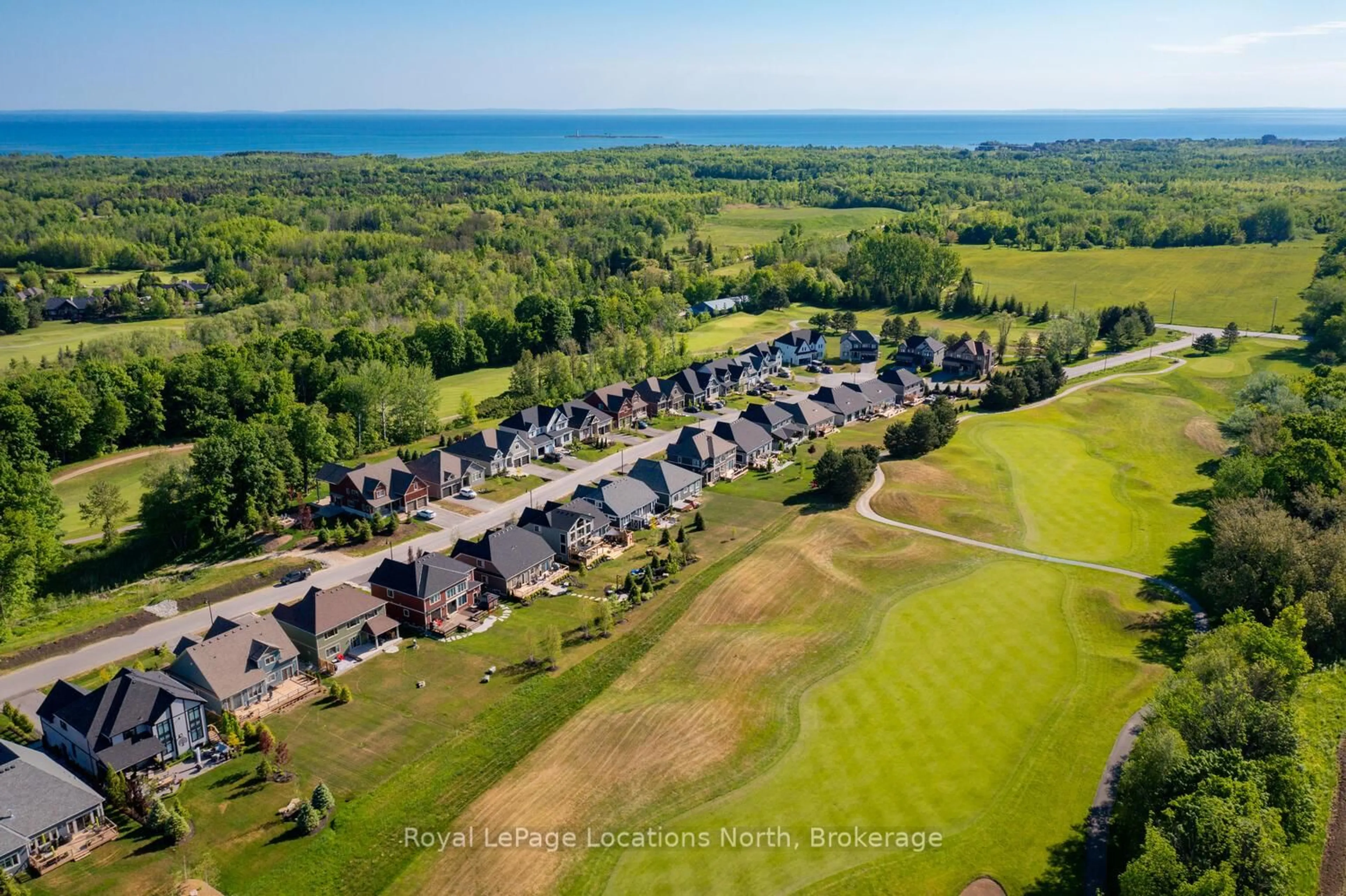 A pic from outside/outdoor area/front of a property/back of a property/a pic from drone, water/lake/river/ocean view for 138 CRESTVIEW Crt, Blue Mountains Ontario L9Y 0Z4