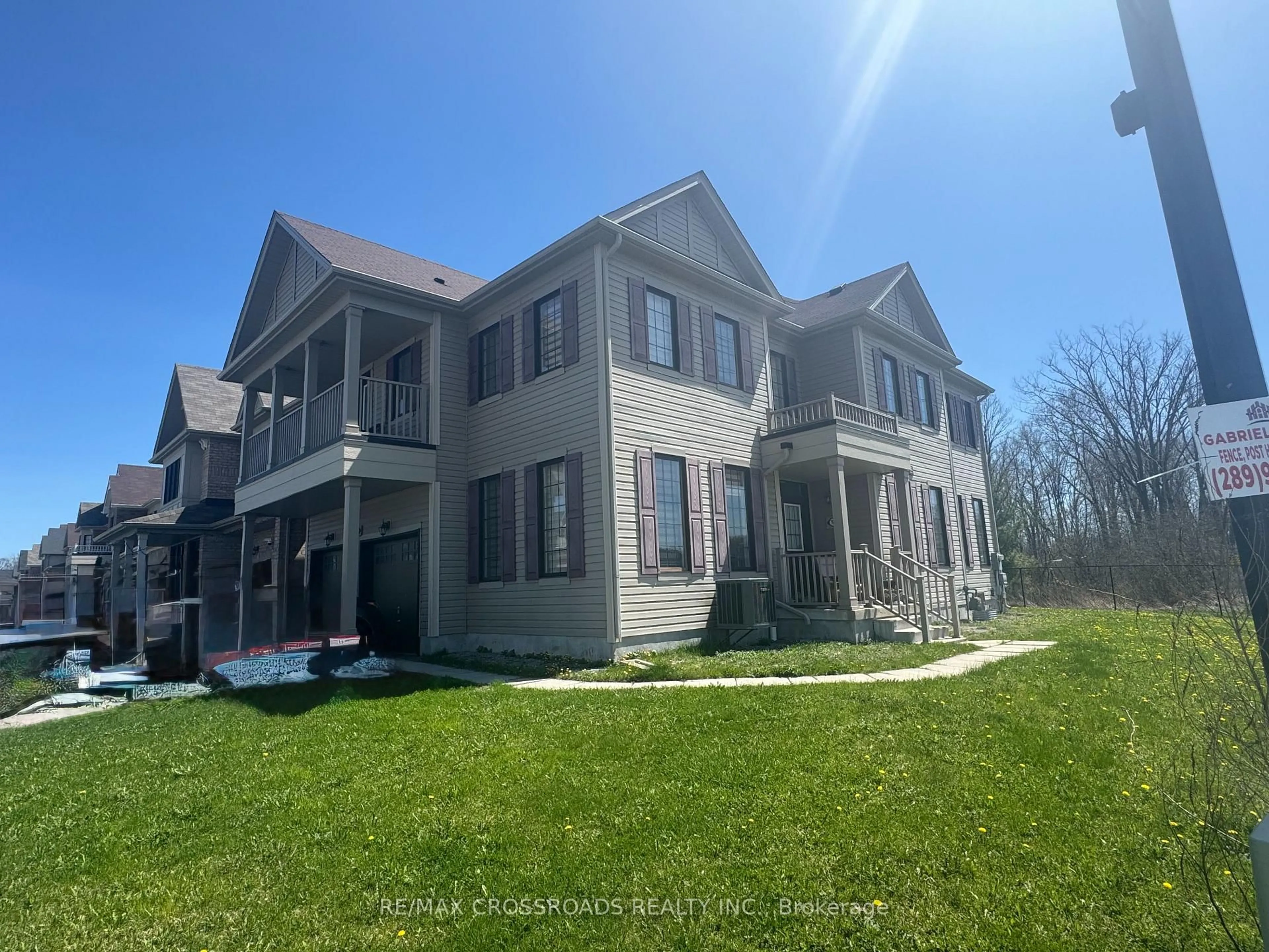 A pic from outside/outdoor area/front of a property/back of a property/a pic from drone, building for 7699 Buckeye Cres, Niagara Falls Ontario L2H 0P2