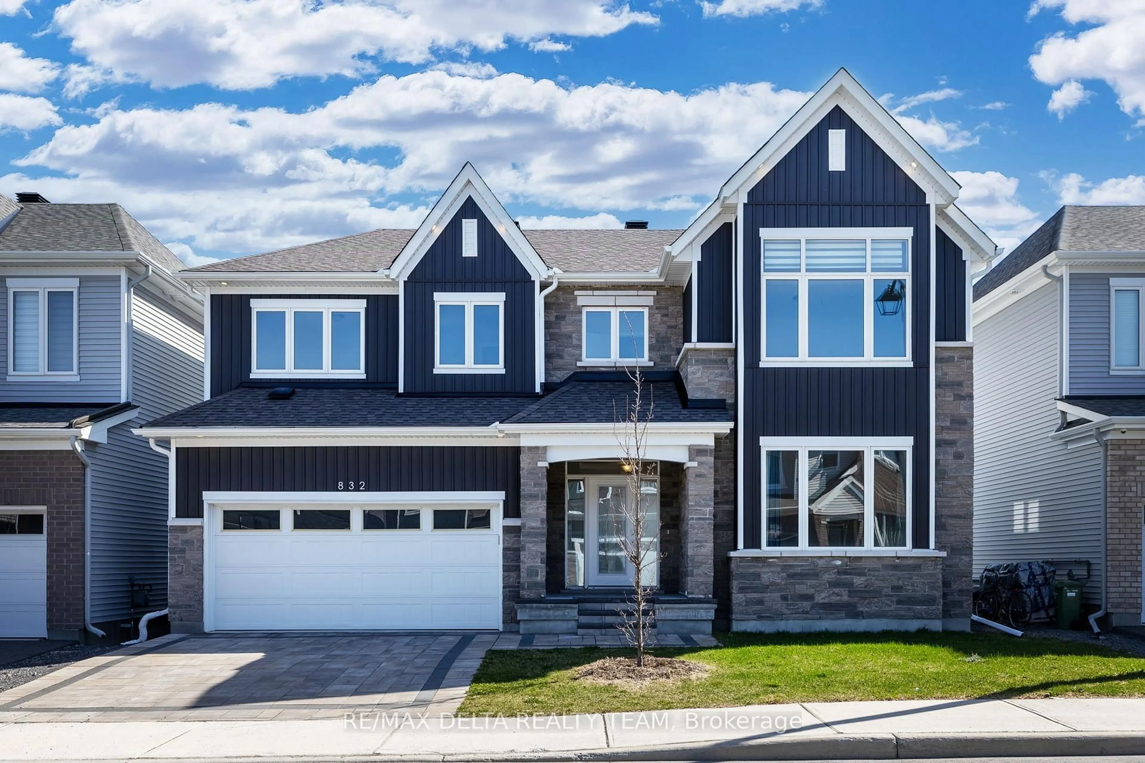 Home with vinyl exterior material, street for 832 MERCIER Cres, Ottawa Ontario K1W 0N6