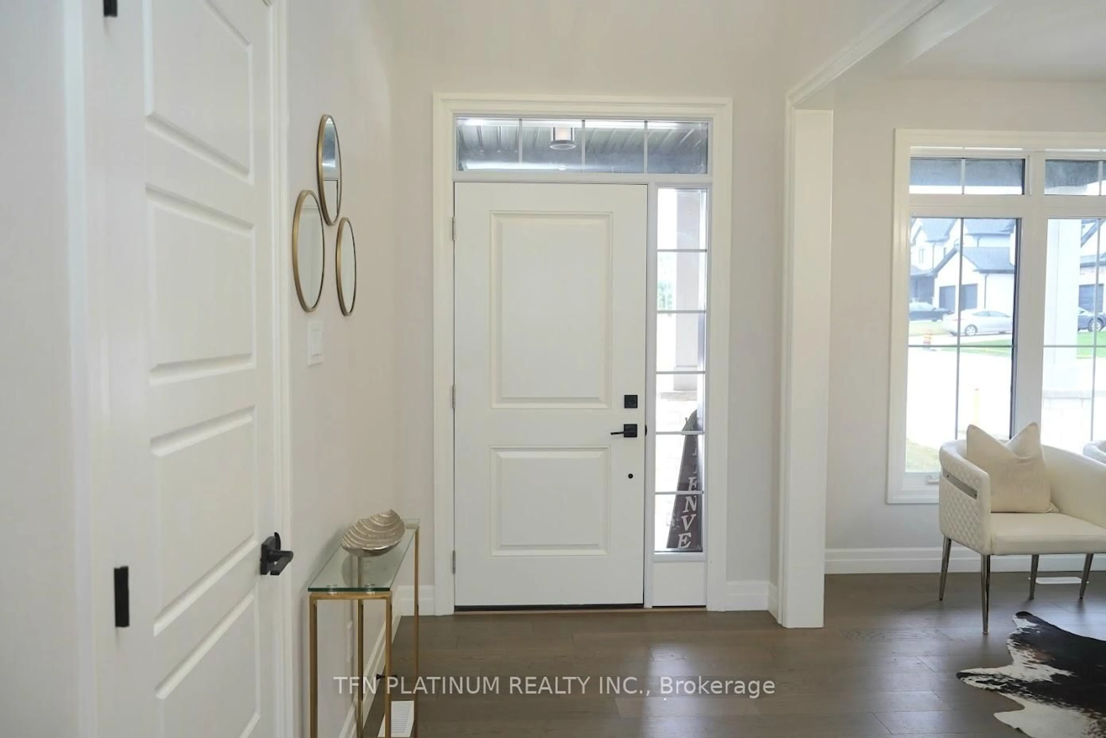 Indoor entryway for 957 Riverbend Rd, London South Ontario N6K 0J3