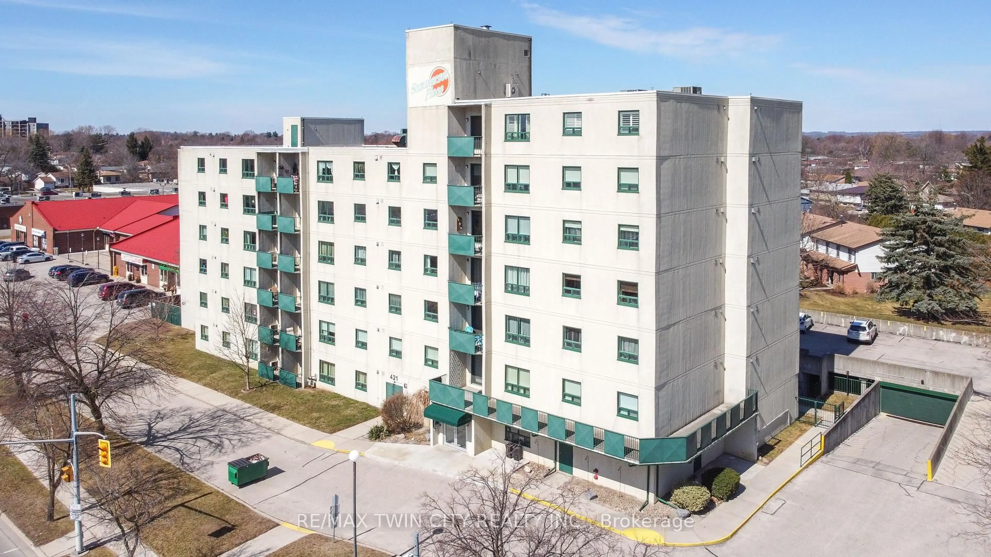 A pic from outside/outdoor area/front of a property/back of a property/a pic from drone, building for 421 Fairview Dr #506, Brantford Ontario N3R 7M3