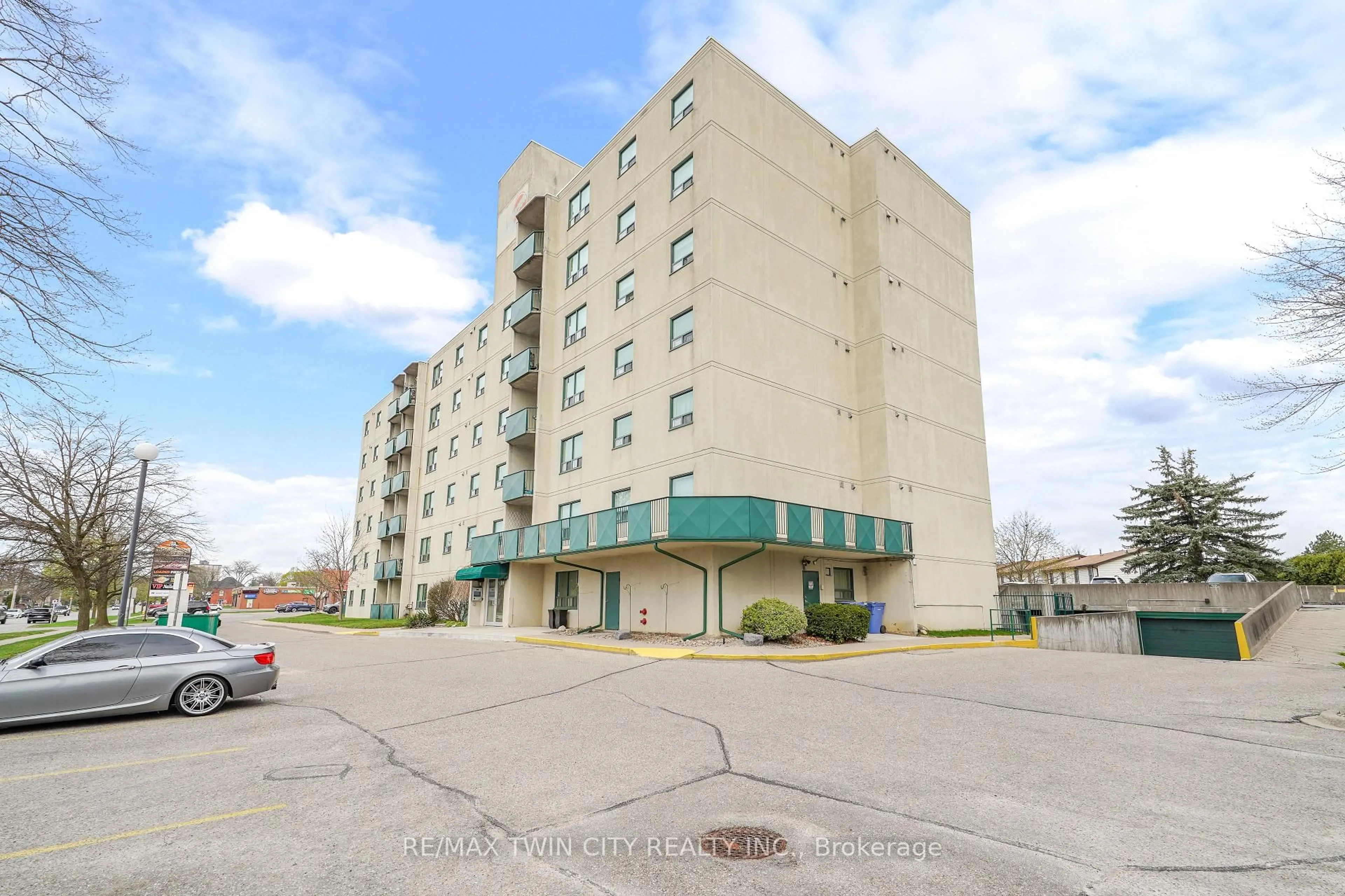 Unknown for 421 Fairview Dr #506, Brantford Ontario N3R 7M3