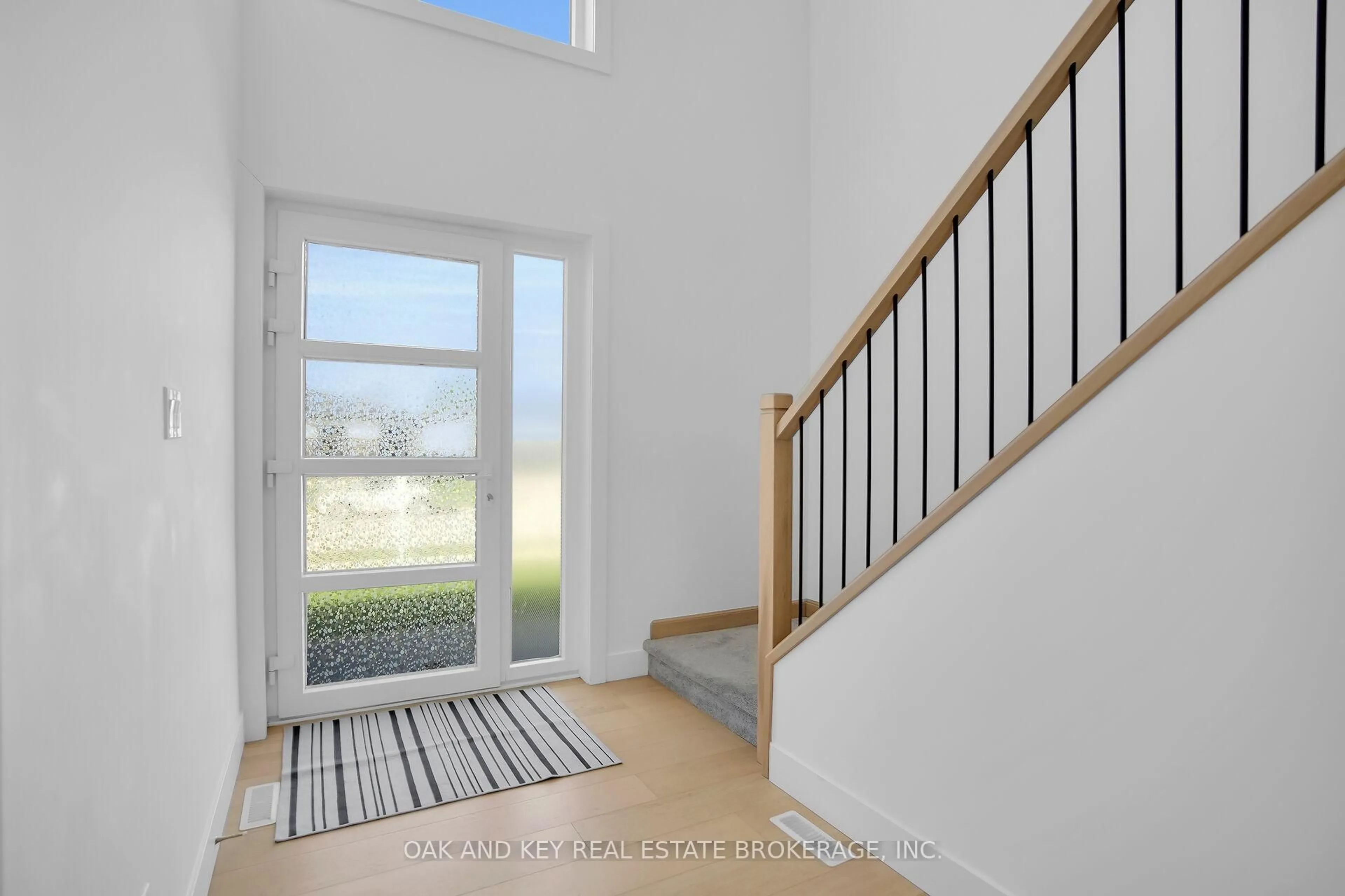 Indoor entryway for 25 Alexander Circ, Strathroy Caradoc Ontario N7G 0B4