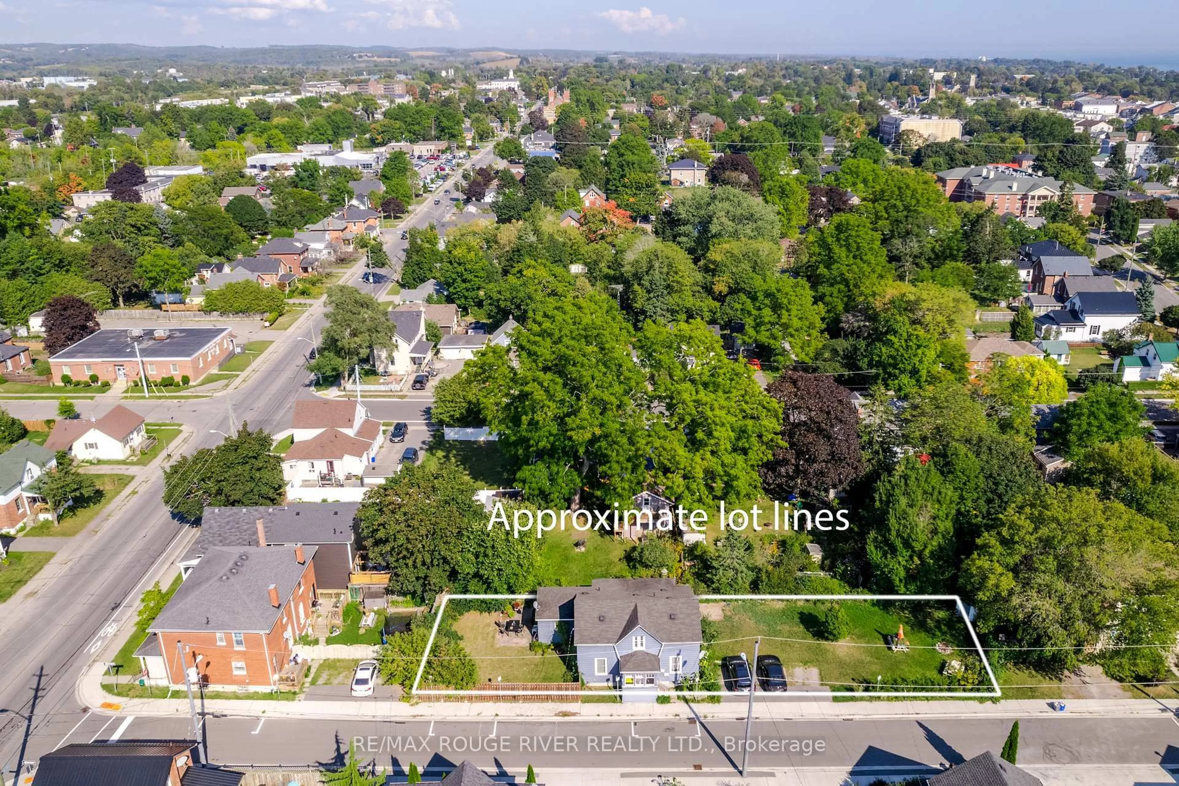 A pic from outside/outdoor area/front of a property/back of a property/a pic from drone, street for 390/392 Mathew St, Cobourg Ontario K9A 3E8