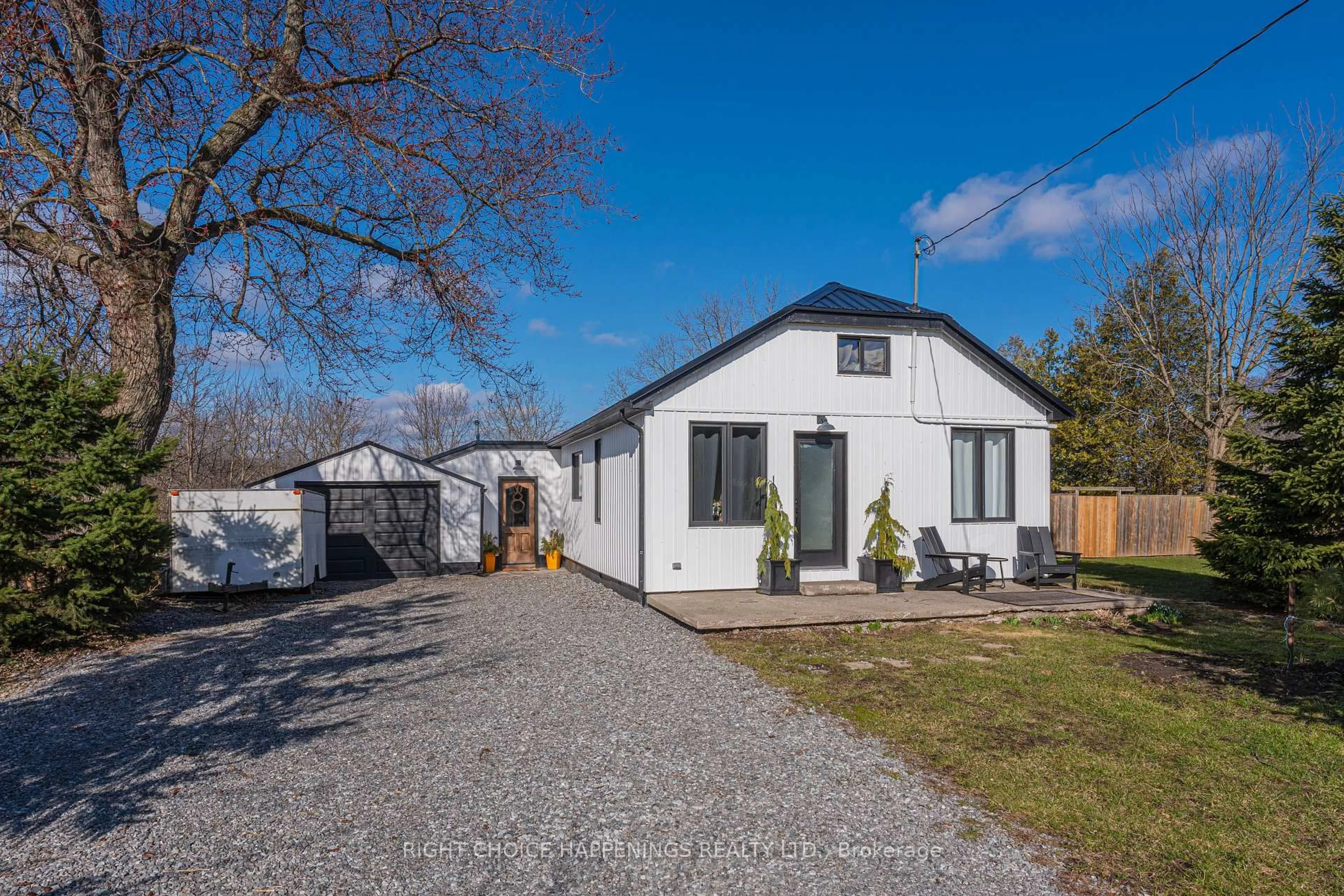 A pic from outside/outdoor area/front of a property/back of a property/a pic from drone, street for 1368 Lorraine Rd, Port Colborne Ontario L3K 5V3