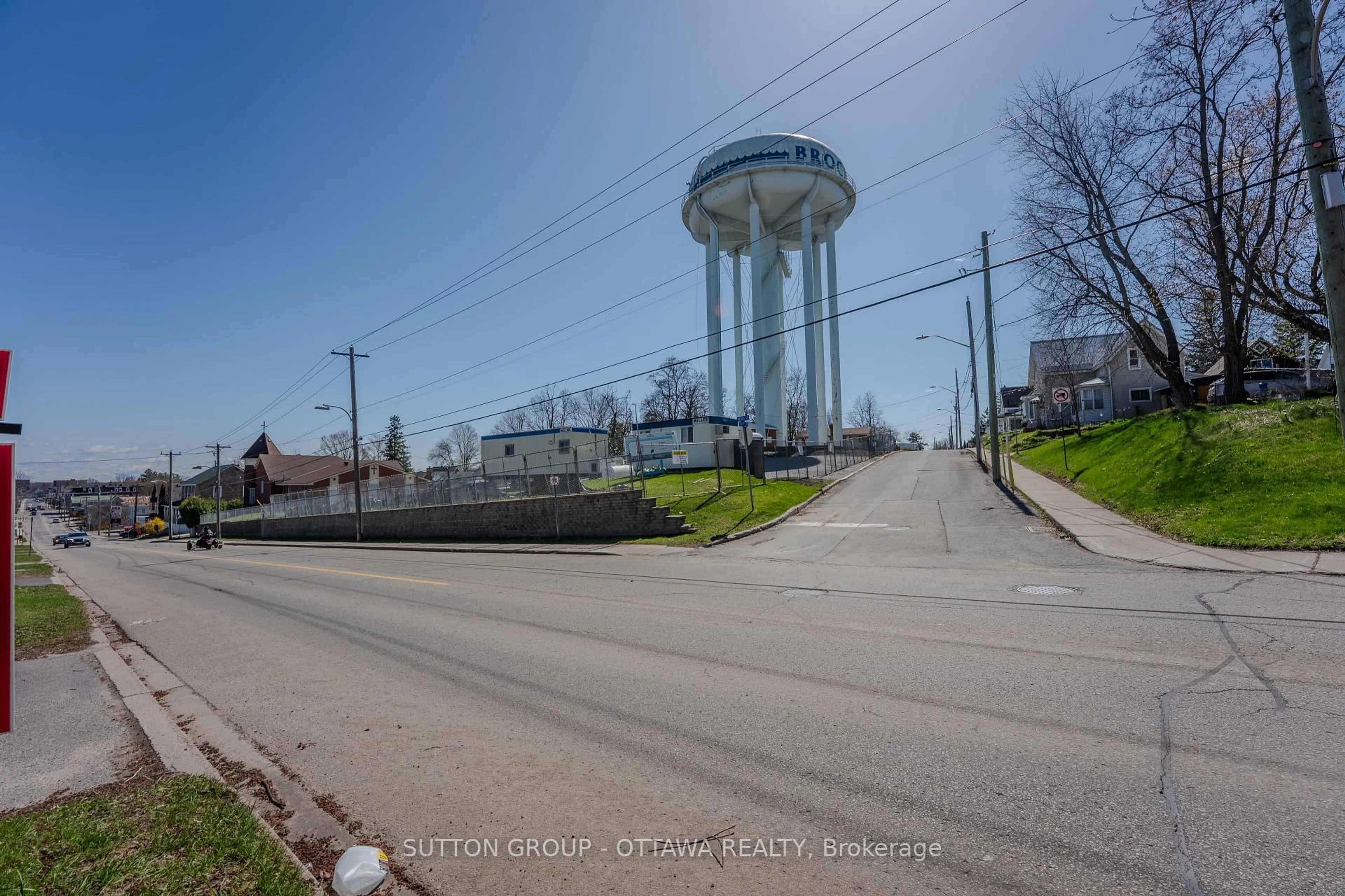 Blurry image for 231 Perth St, Brockville Ontario K6V 5E7