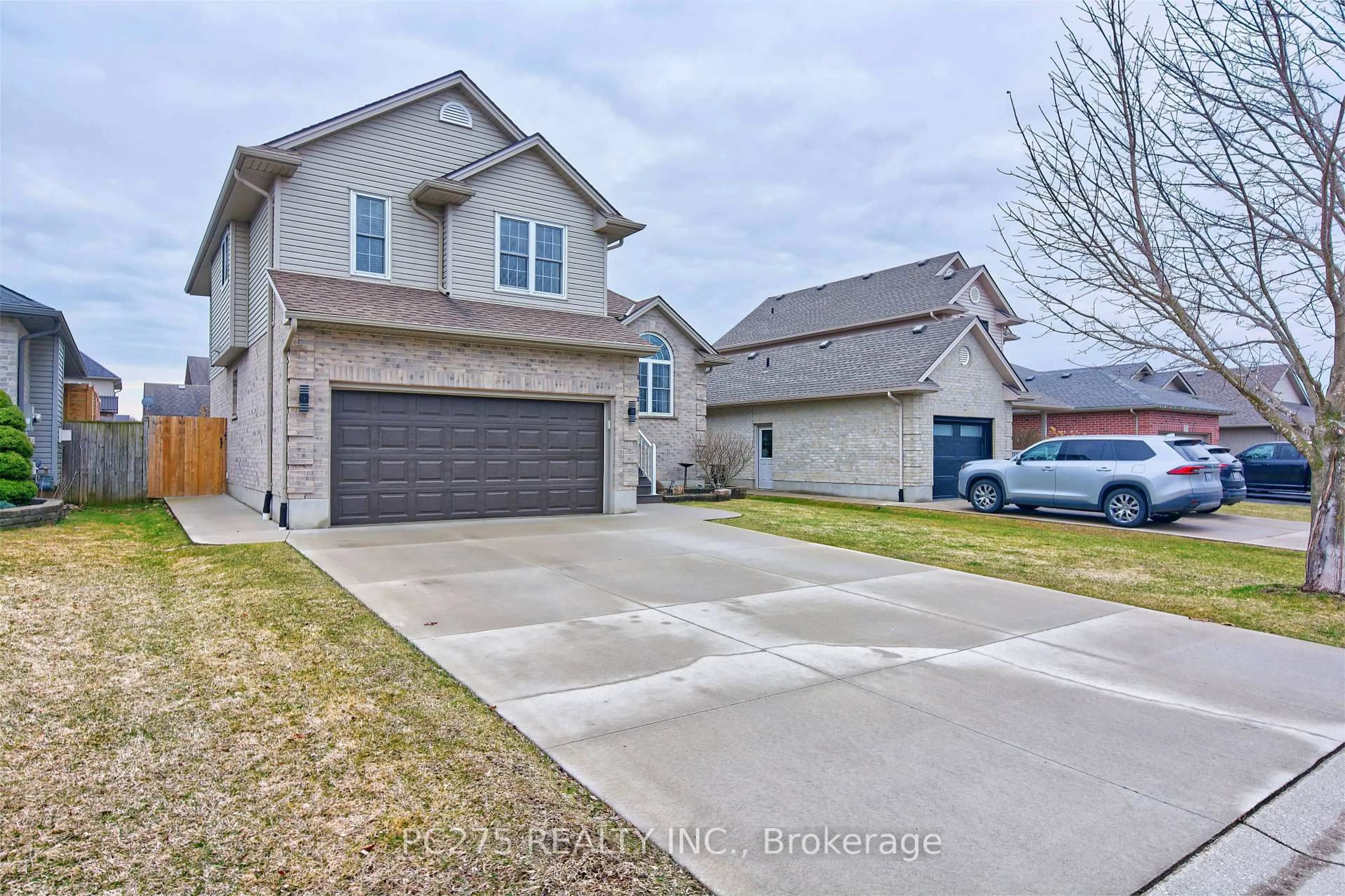 A pic from outside/outdoor area/front of a property/back of a property/a pic from drone, street for 14 Redtail Crt, St. Thomas Ontario N5R 6L6
