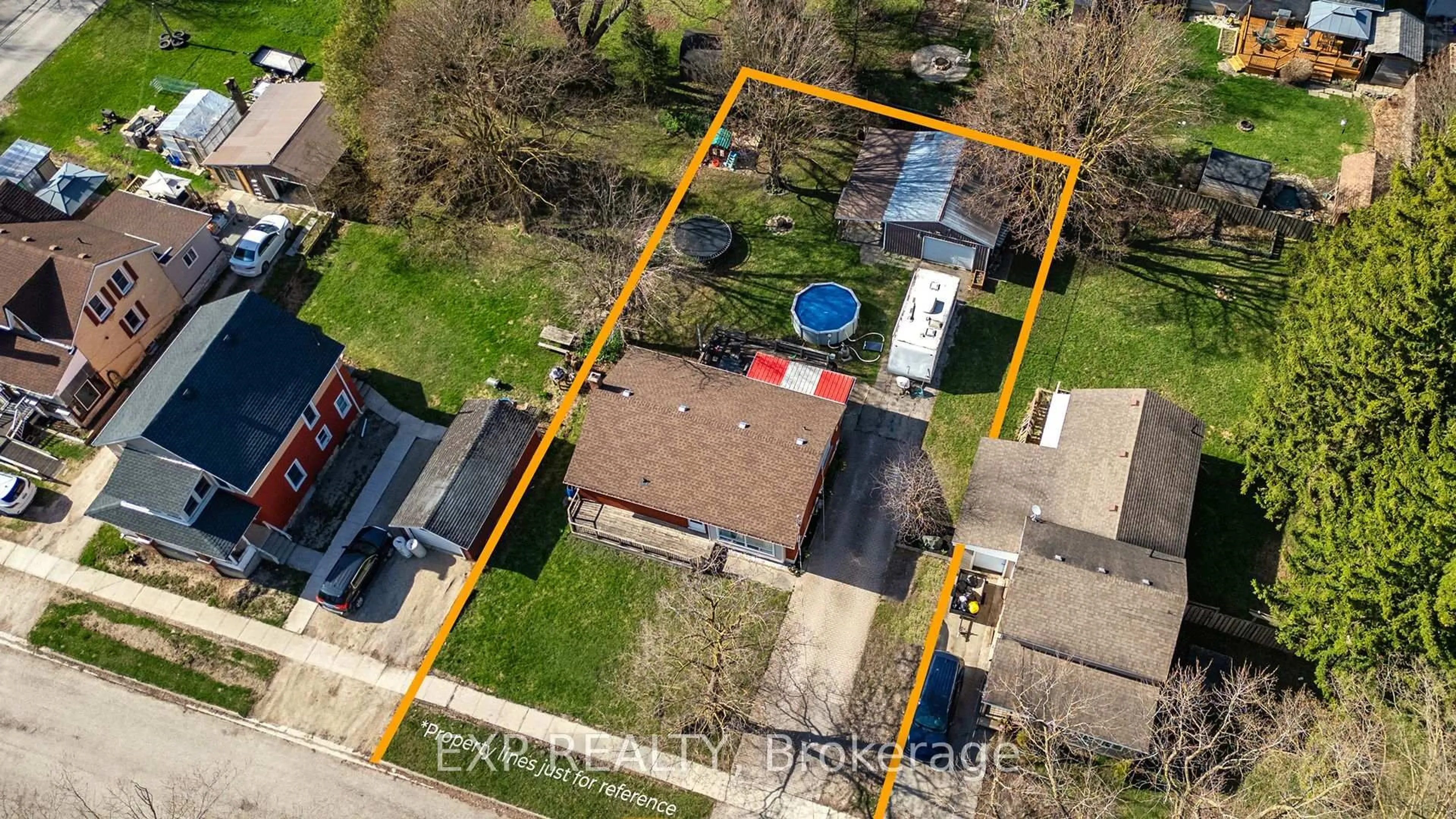 A pic from outside/outdoor area/front of a property/back of a property/a pic from drone, street for 325 Boulton St, Minto Ontario N0G 2P0
