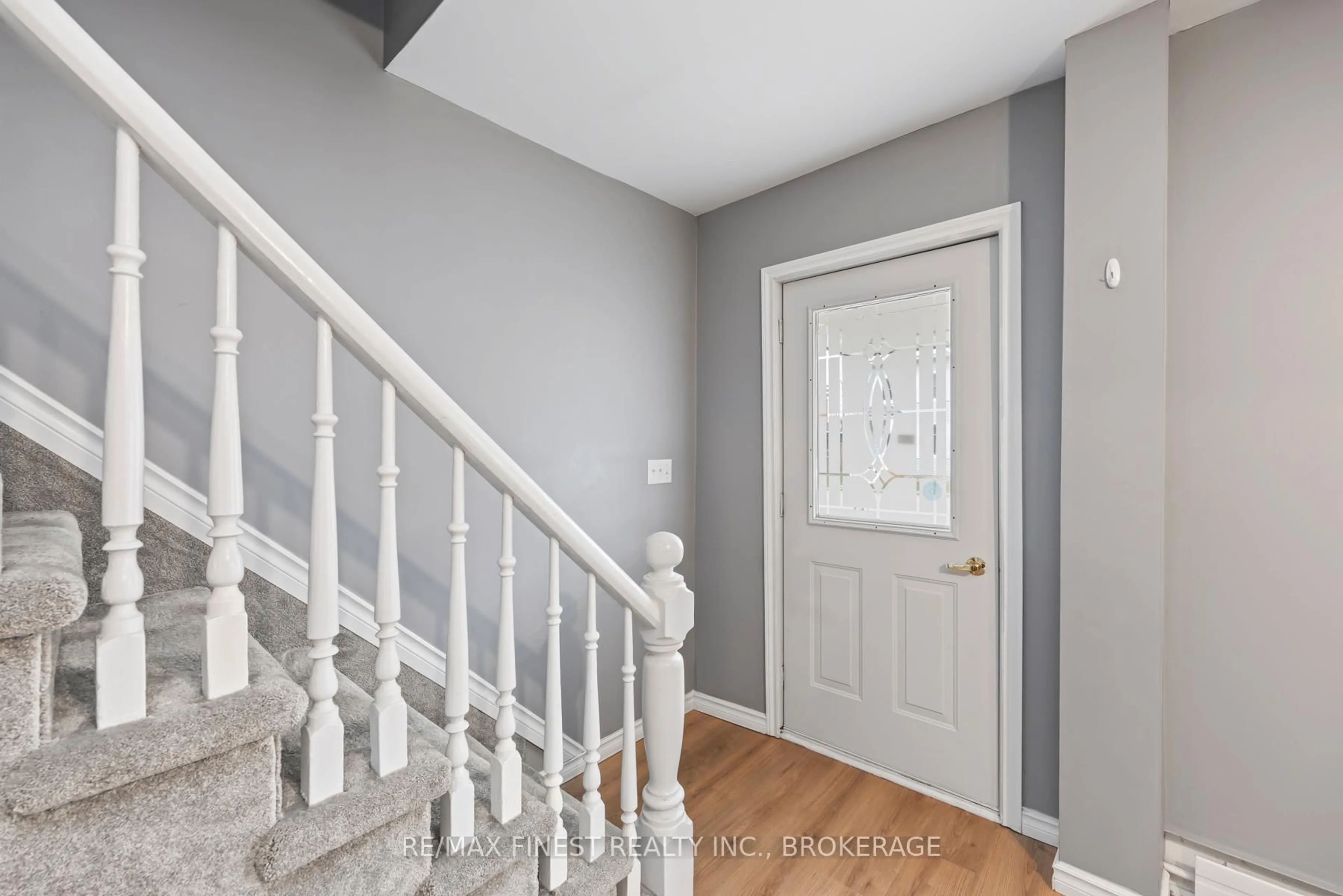 Indoor entryway for 427 Thomas St, Deseronto Ontario K0K 1X0