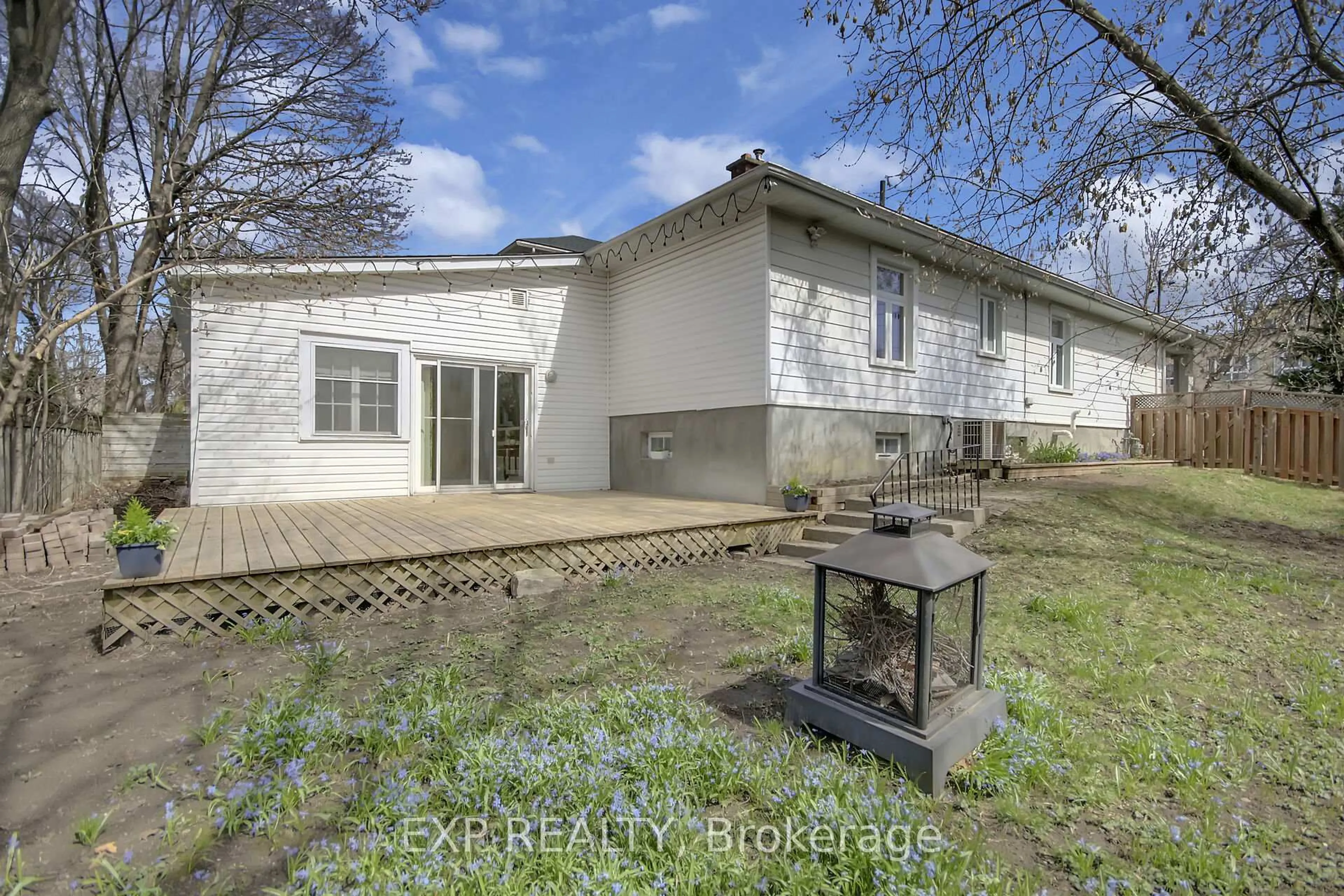 Patio, building for 650 Churchill Ave, Ottawa Ontario K1Z 5G1
