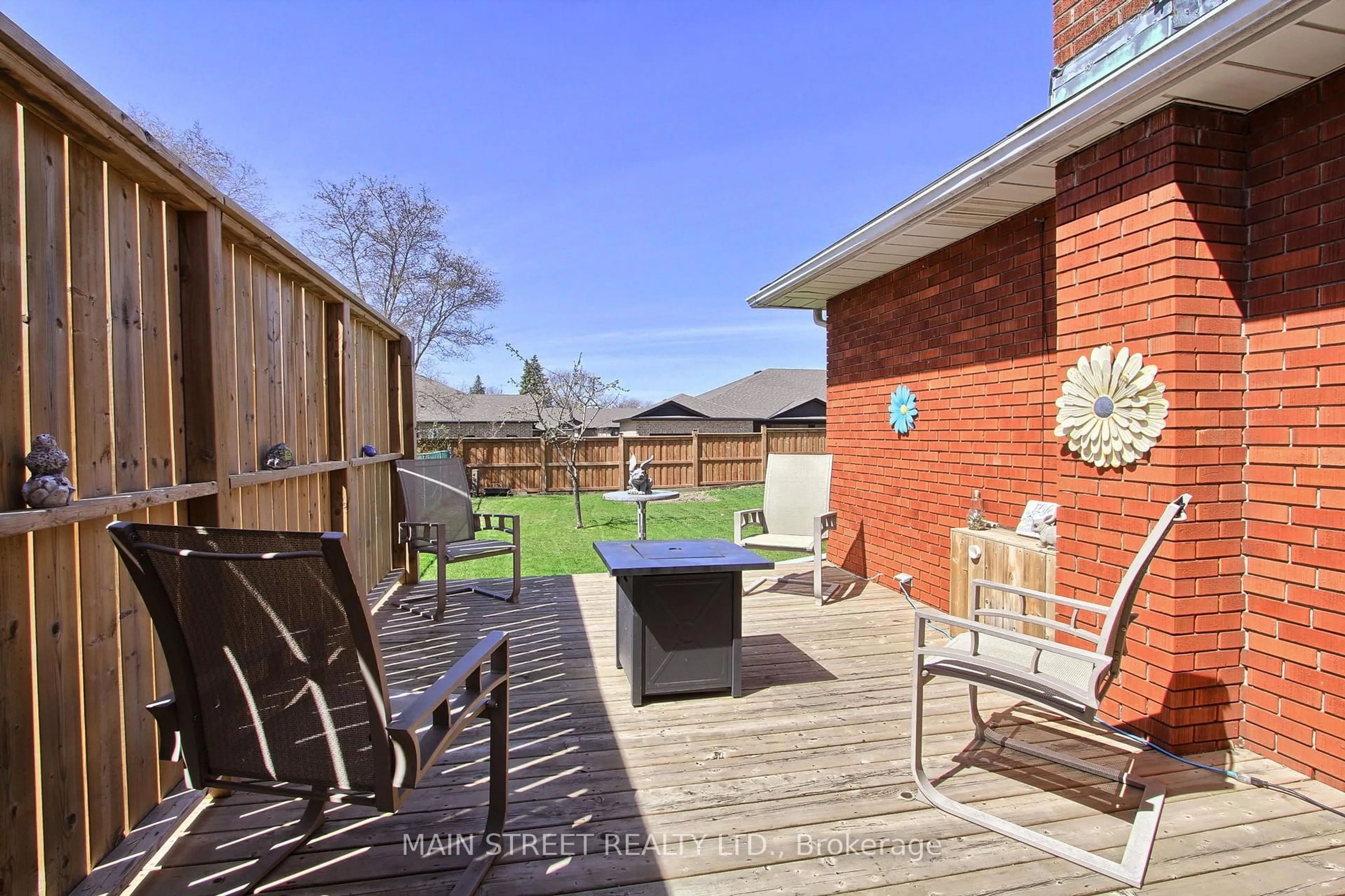 Patio, street for 246 FRANKLIN St, Kitchener Ontario N2A 1Y6
