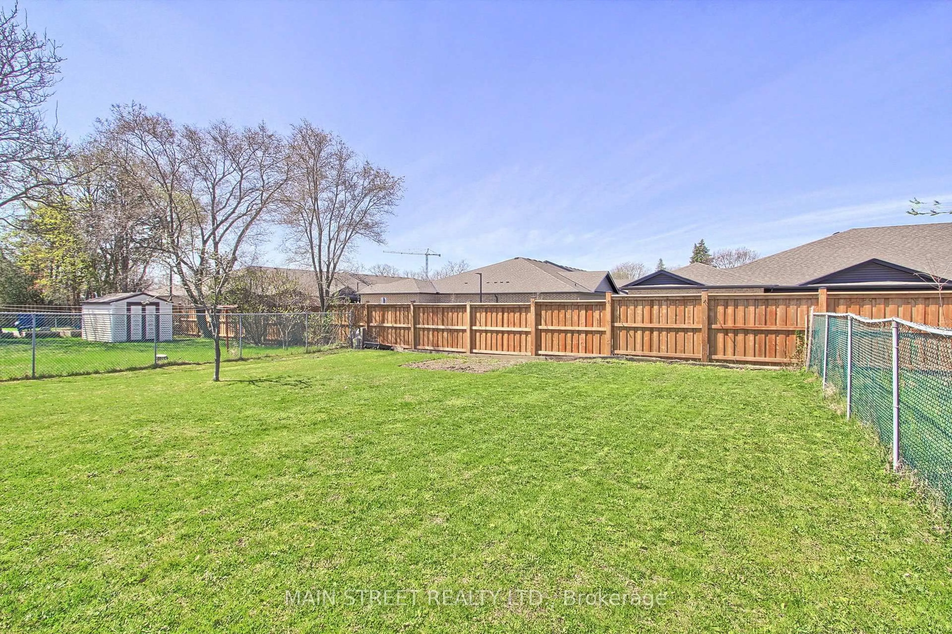 A pic from outside/outdoor area/front of a property/back of a property/a pic from drone, unknown for 246 FRANKLIN St, Kitchener Ontario N2A 1Y6