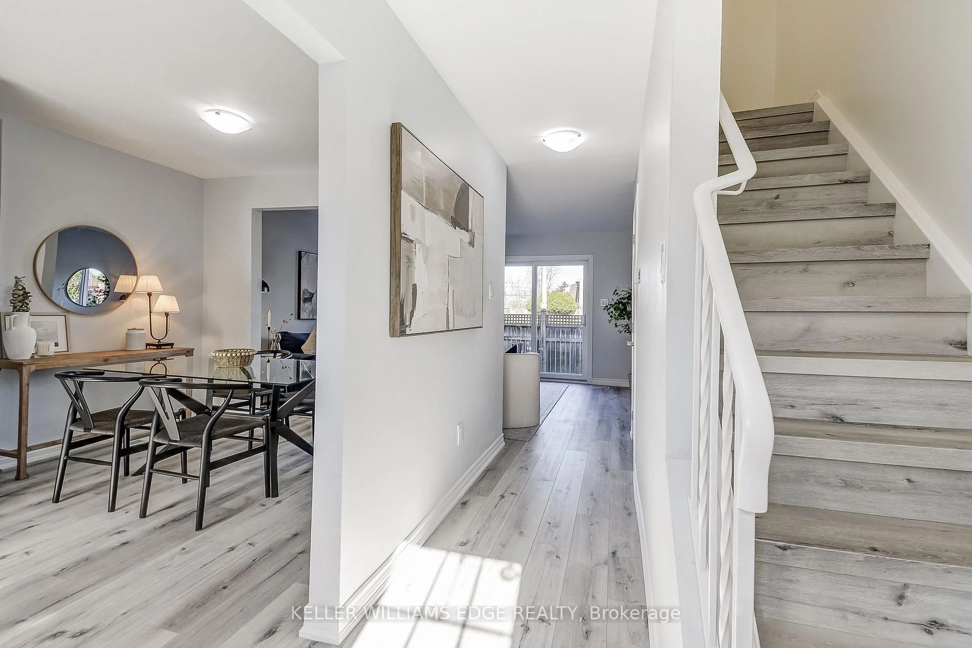 Indoor entryway for 1355 Upper Gage Ave #3, Hamilton Ontario L8W 1Y2