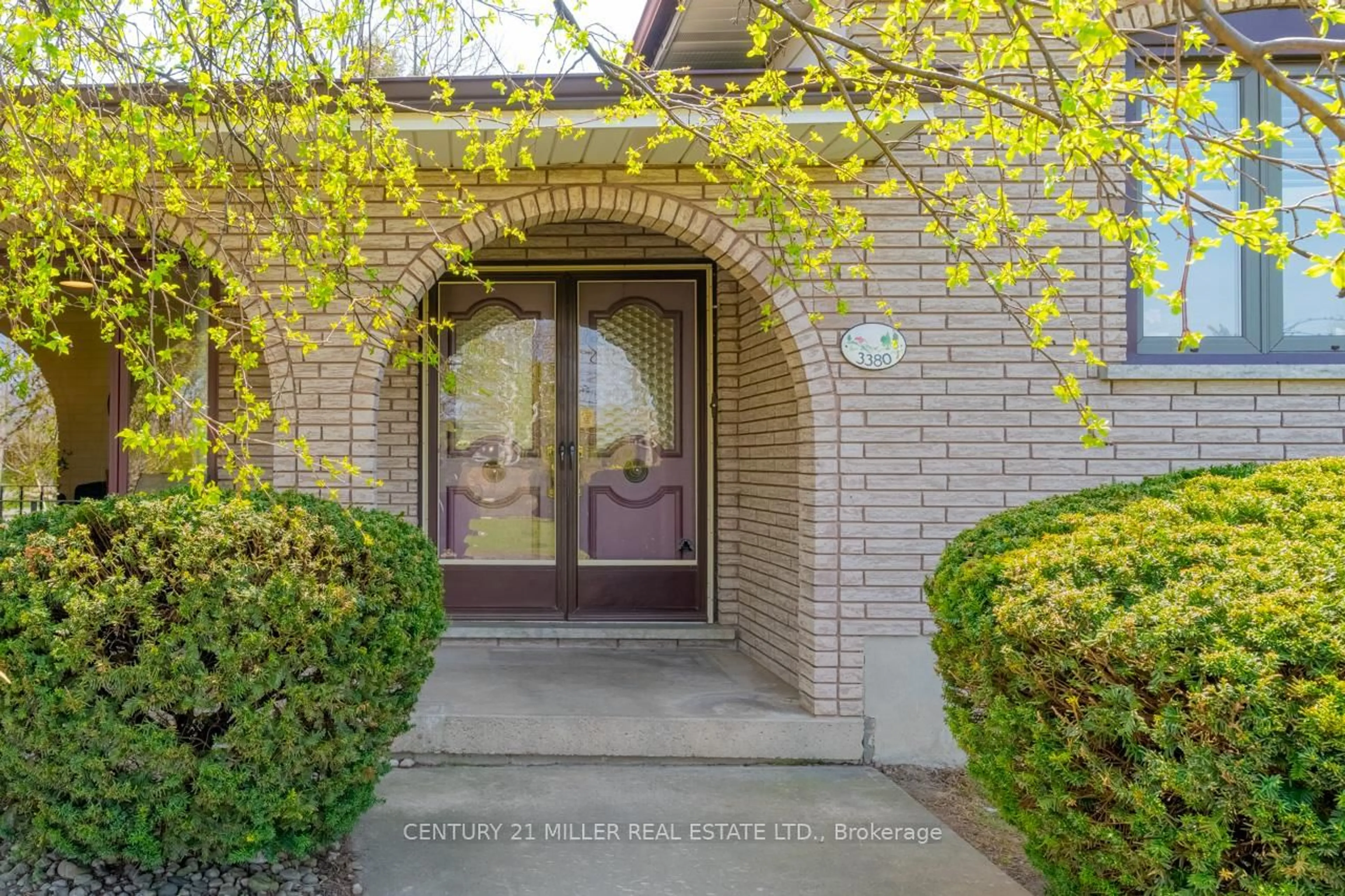 Indoor entryway for 3380 Second Ave, Lincoln Ontario L0R 2E0