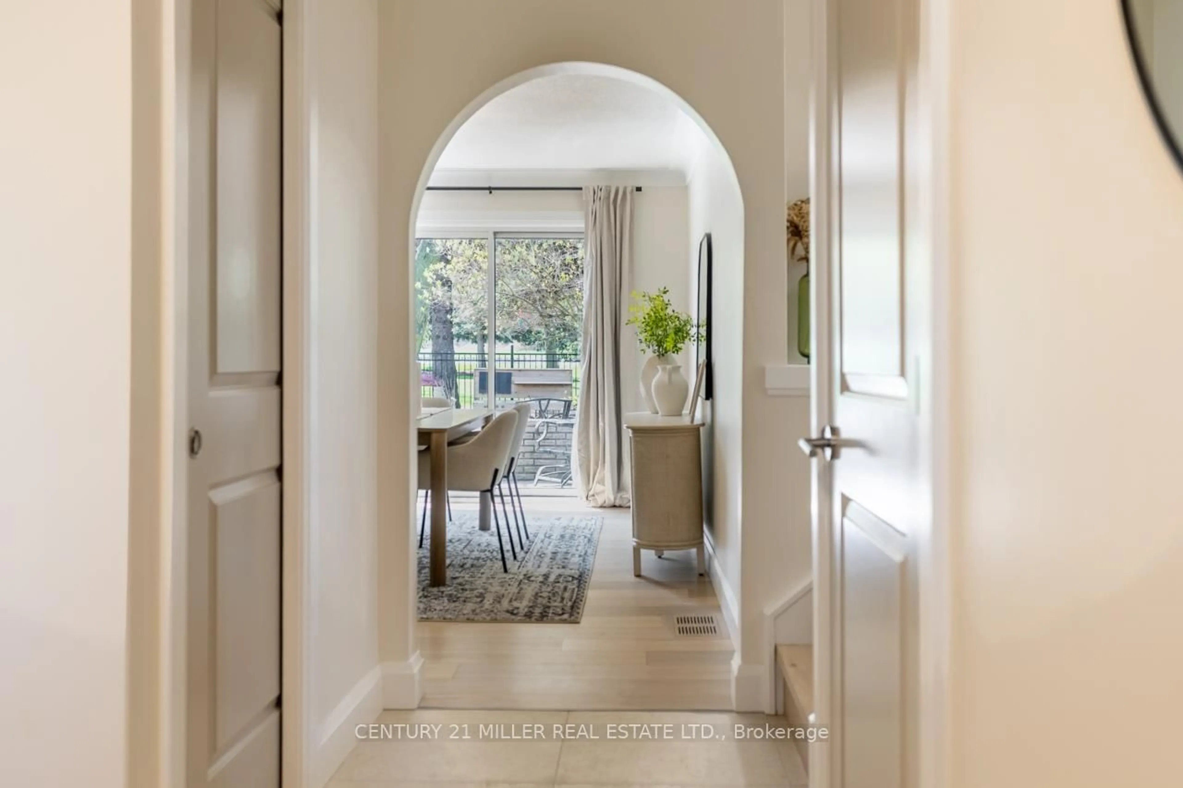 Indoor entryway for 3380 Second Ave, Lincoln Ontario L0R 2E0