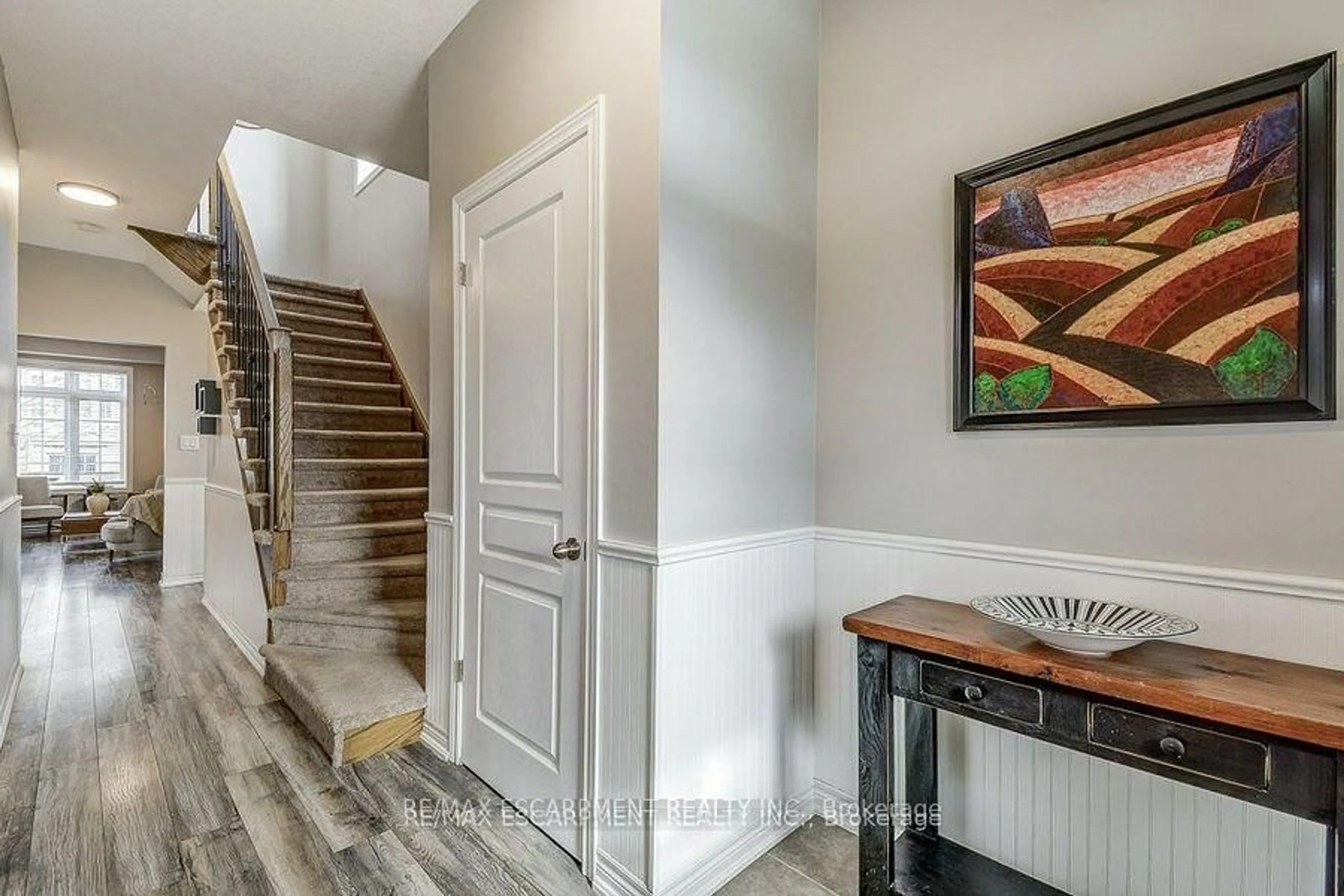 Indoor entryway for 80 Cole St, Hamilton Ontario L8B 0R3