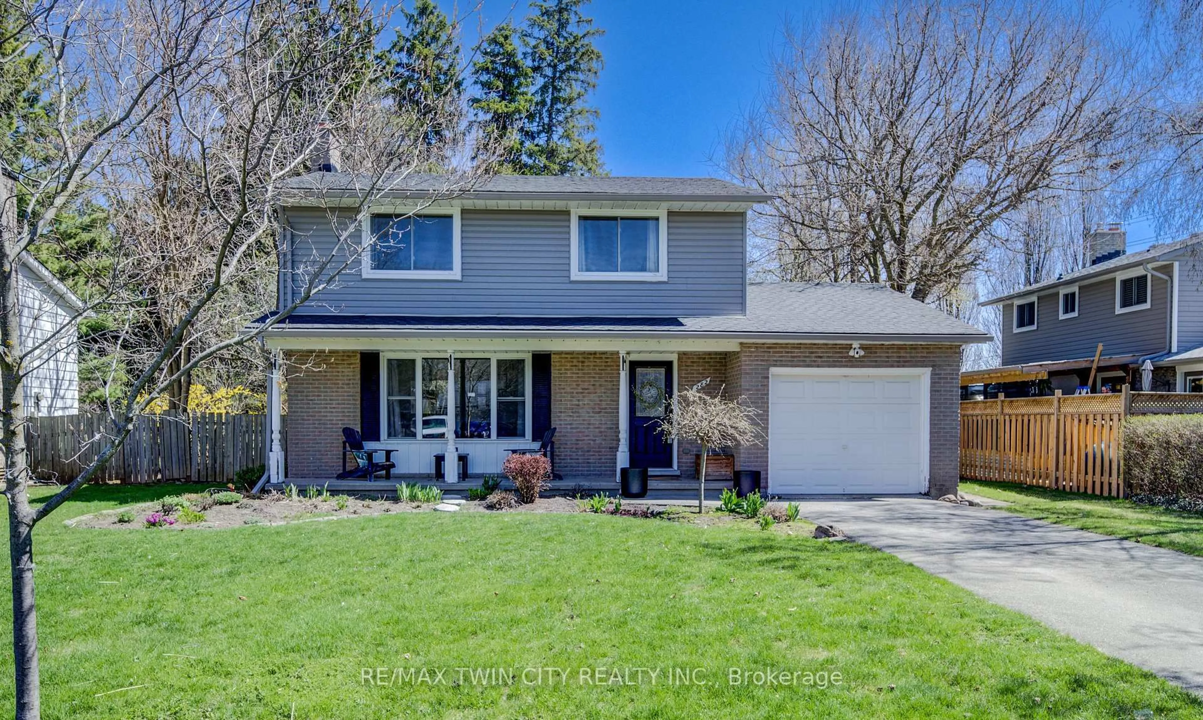 Home with vinyl exterior material, street for 282 Braemore Ave, Waterloo Ontario N2K 1T6