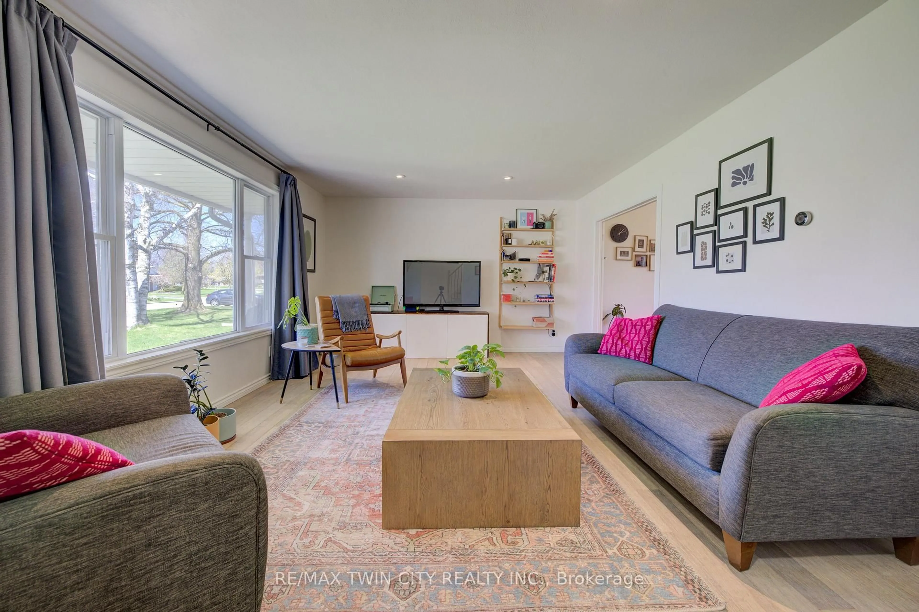 Living room with furniture, unknown for 282 Braemore Ave, Waterloo Ontario N2K 1T6