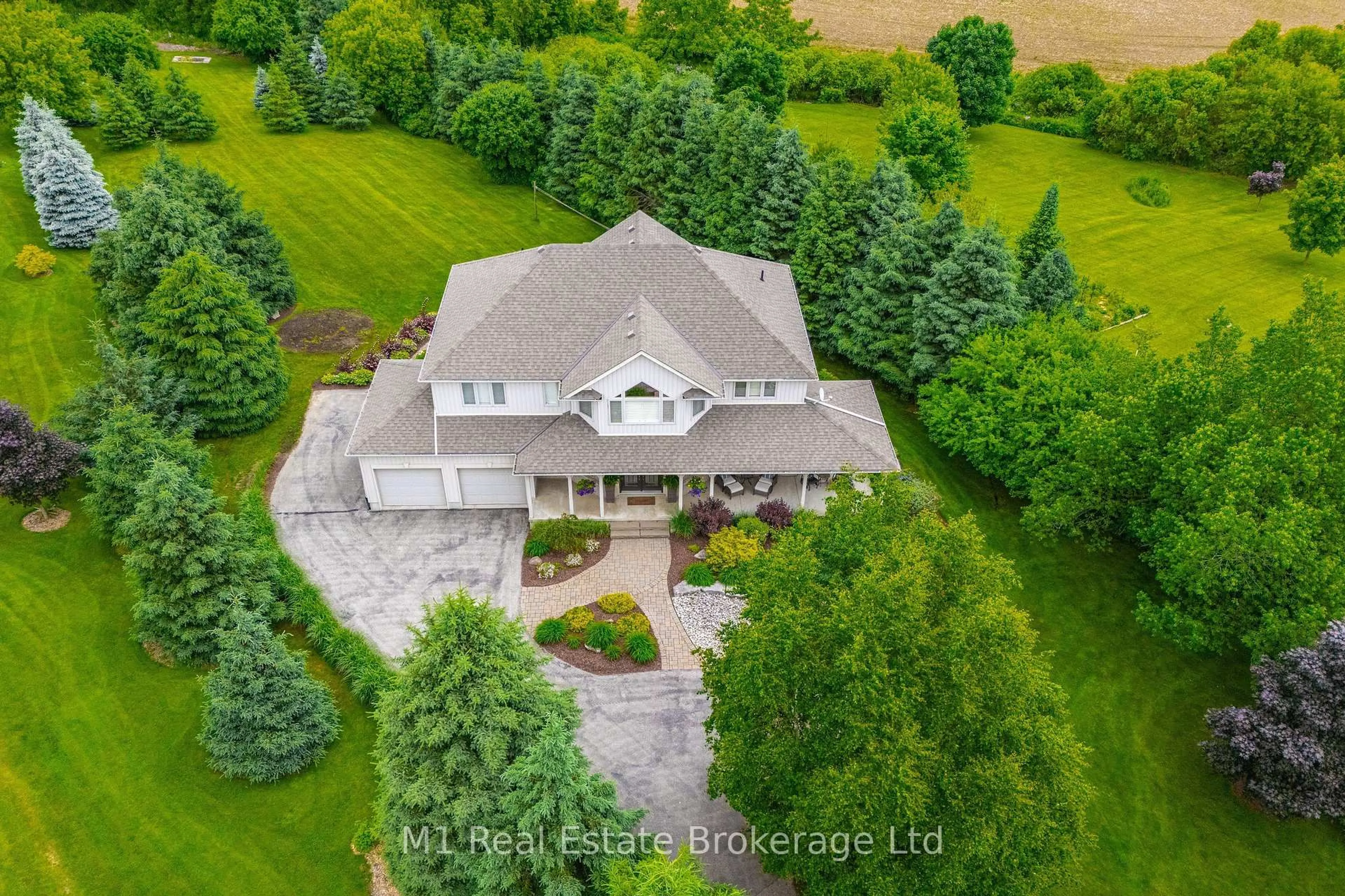 A pic from outside/outdoor area/front of a property/back of a property/a pic from drone, unknown for 487 Anderson St, Centre Wellington Ontario N1M 1Z8