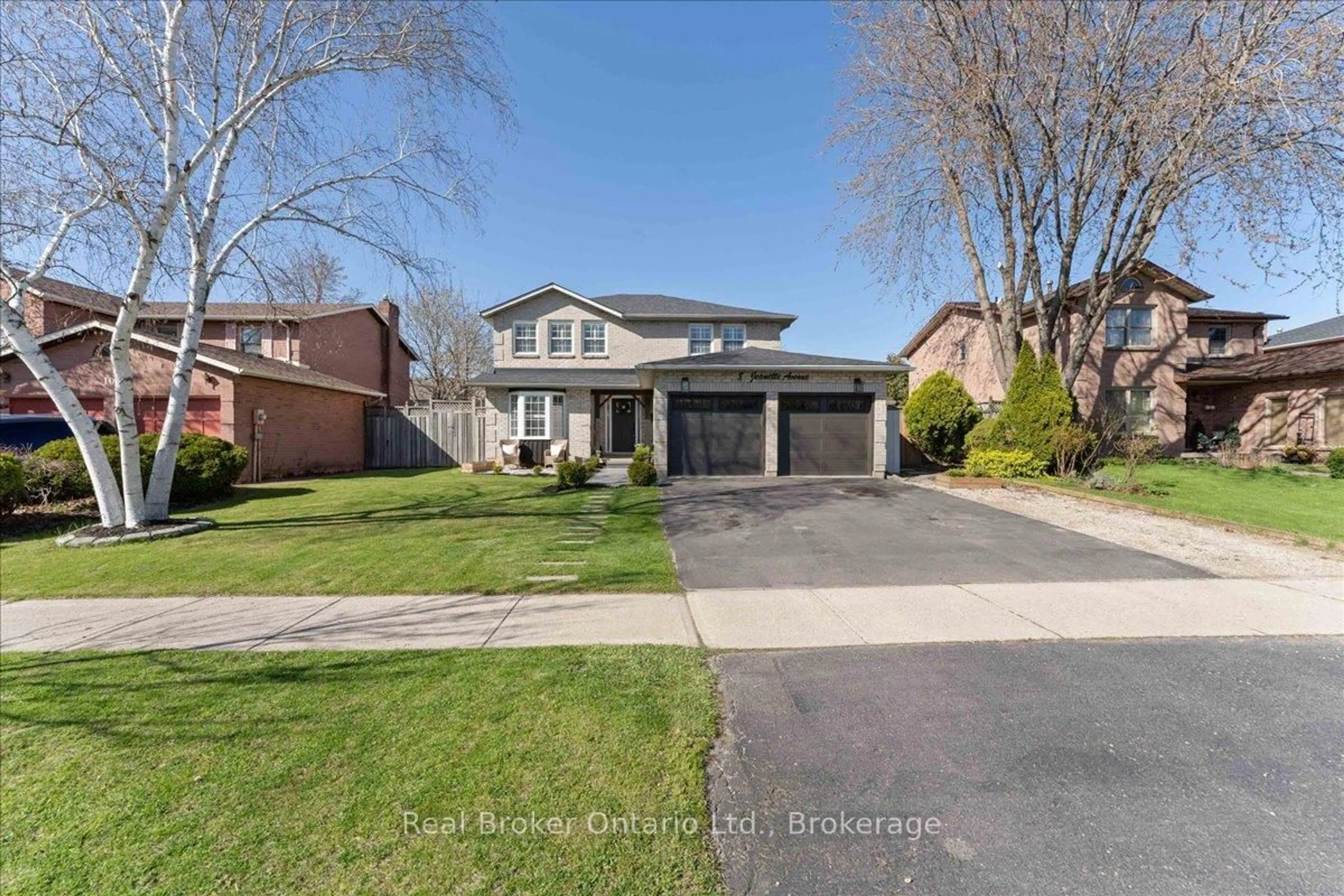 A pic from outside/outdoor area/front of a property/back of a property/a pic from drone, street for 8 Jeanette Ave, Grimsby Ontario L3M 5B4