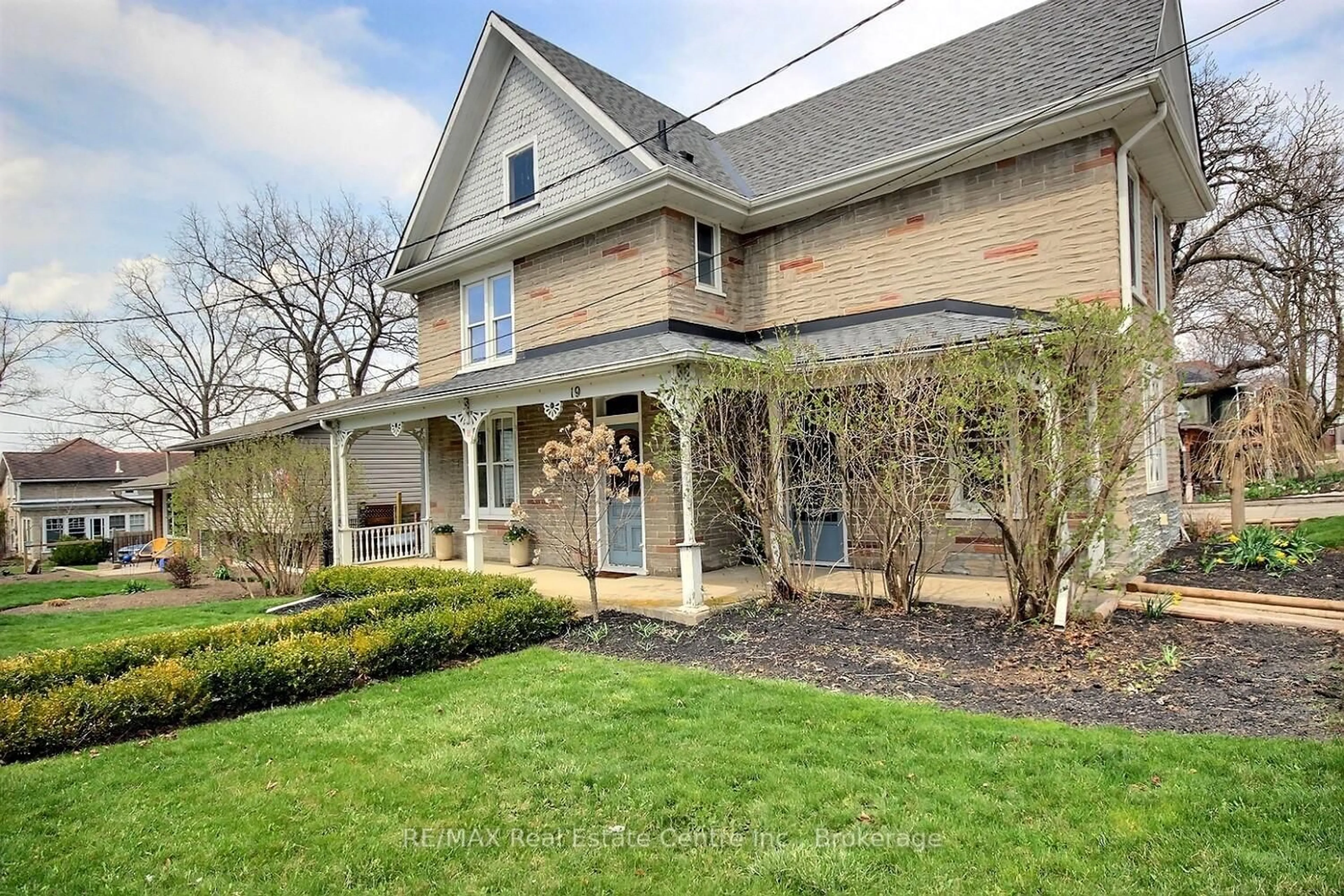 Home with brick exterior material, street for 19 Hungerford Rd, Cambridge Ontario N3C 2P4