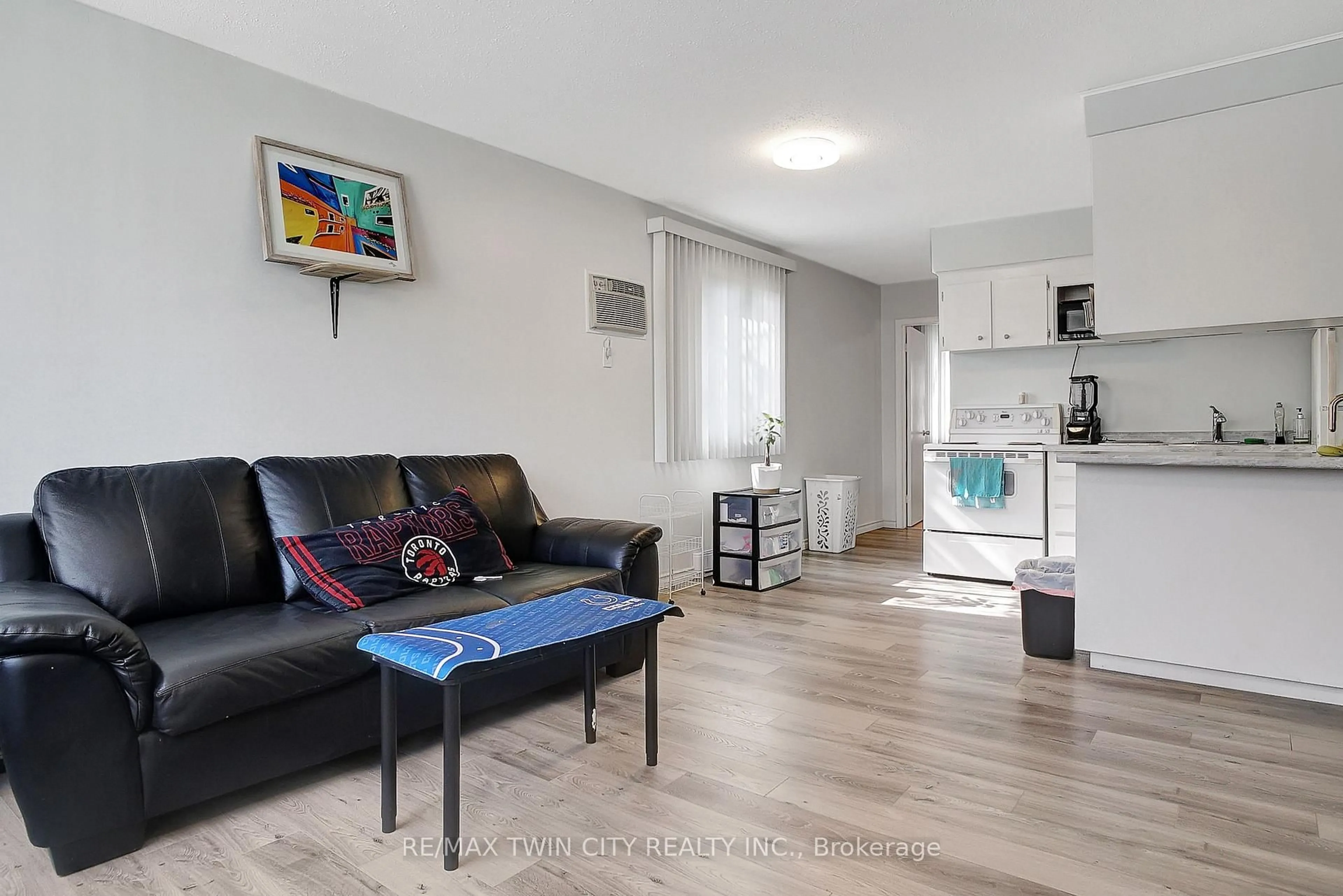 Living room with furniture, unknown for 19 Waterside Ave, Cambridge Ontario N1R 1E8