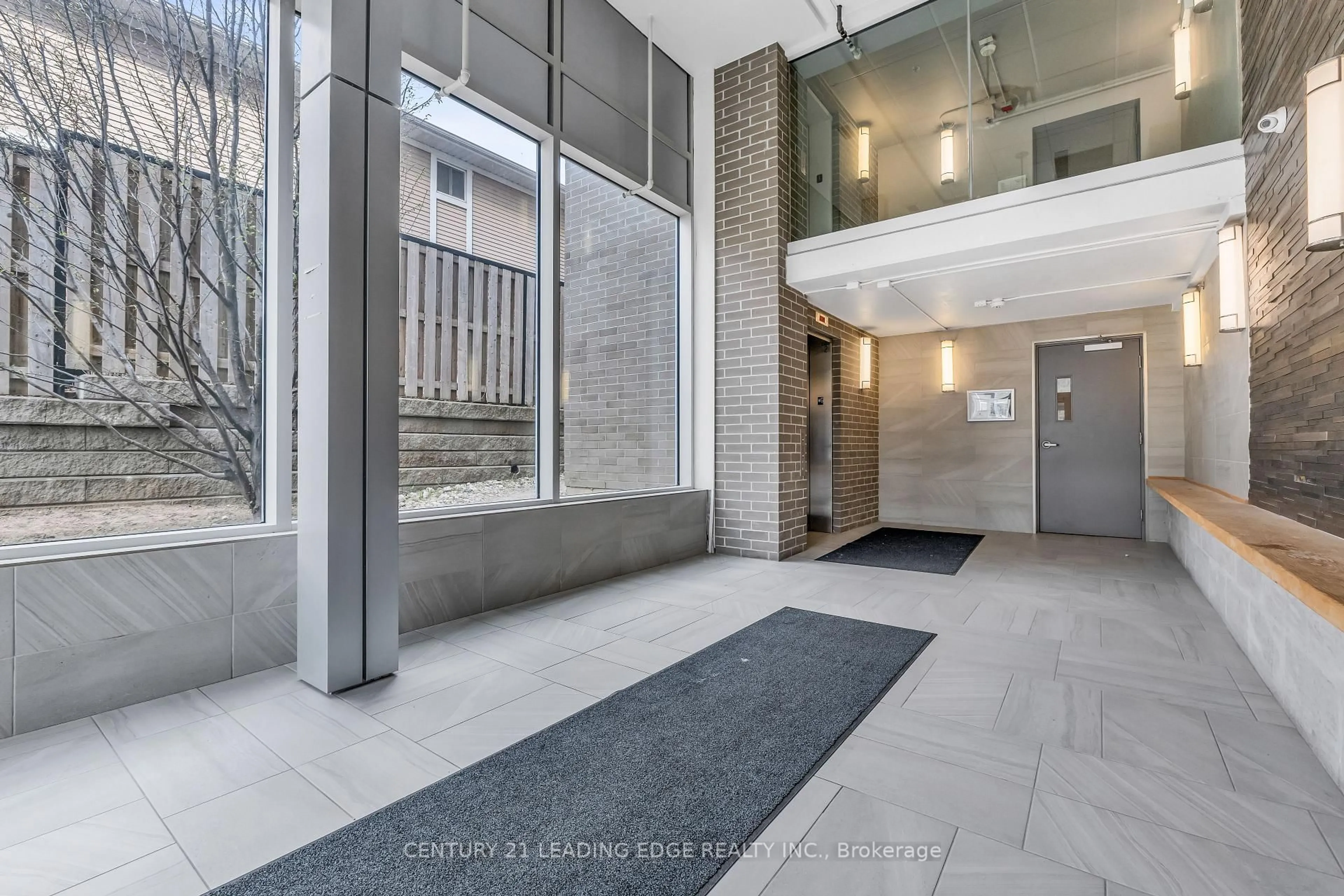 Indoor foyer for 62 Balsam St #B507, Waterloo Ontario N2L 3H2