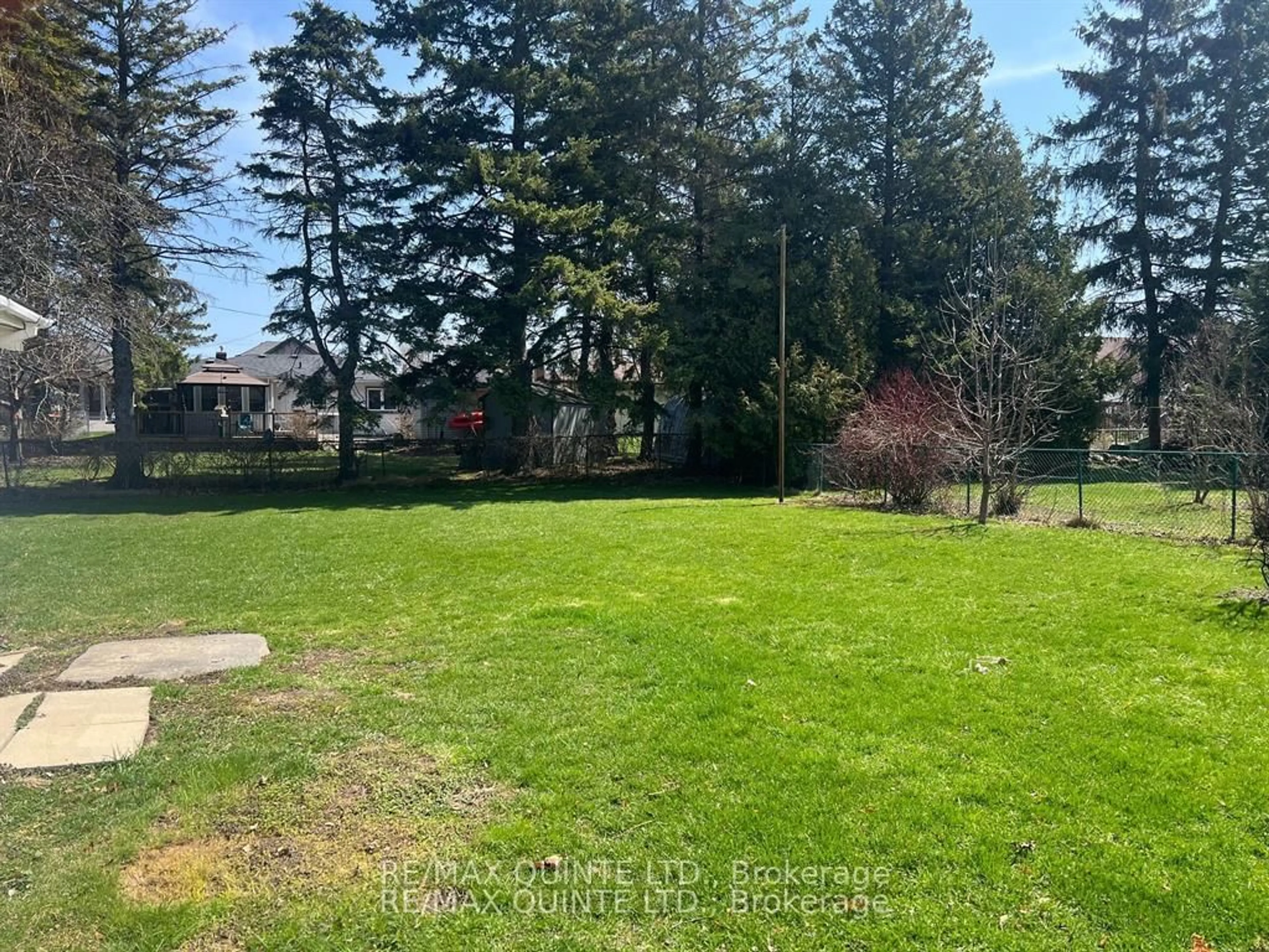 A pic from outside/outdoor area/front of a property/back of a property/a pic from drone, unknown for 7 Perry St, Brighton Ontario K0K 1H0