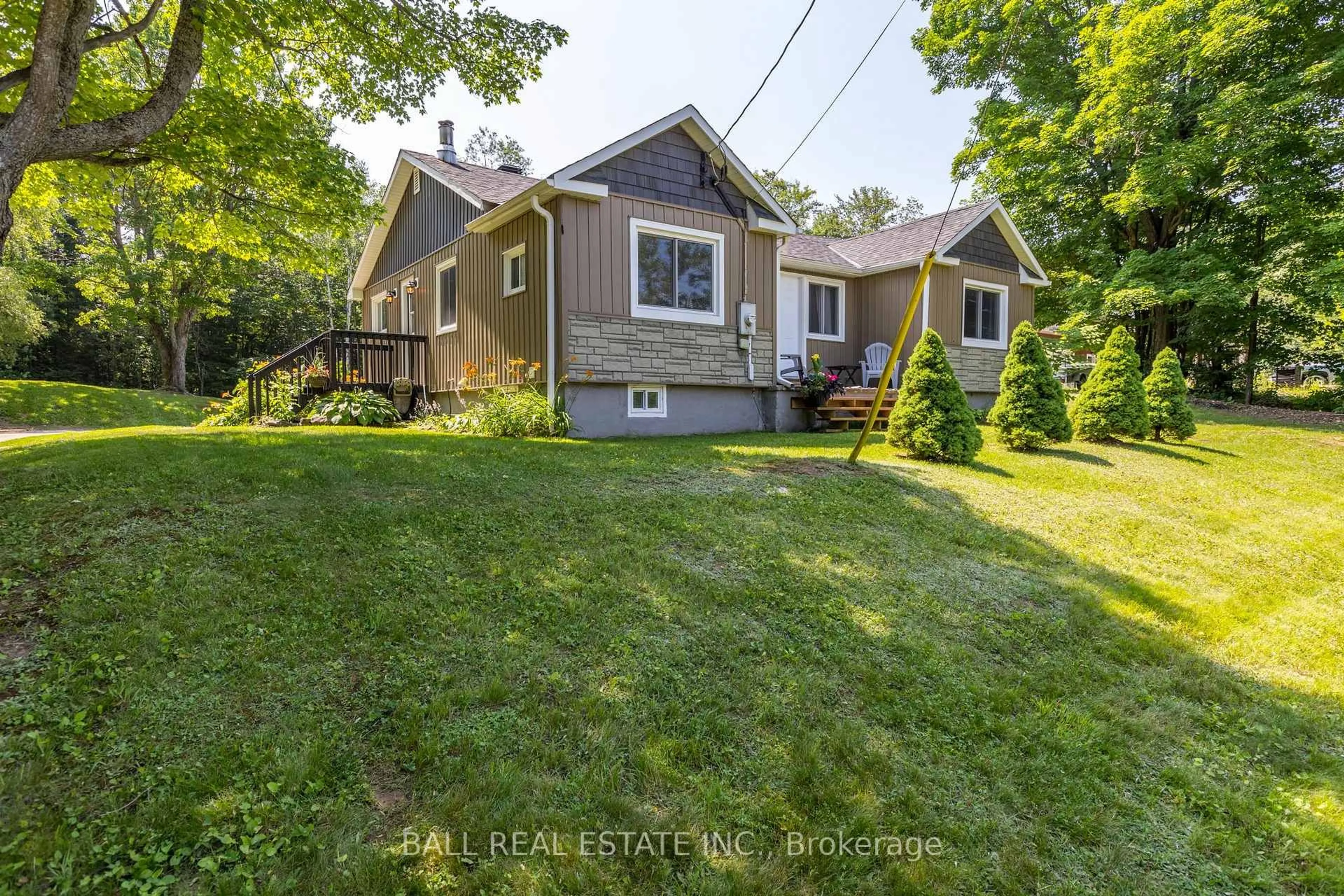 A pic from outside/outdoor area/front of a property/back of a property/a pic from drone, street for 209 Monck St, Bancroft Ontario K0L 1C0