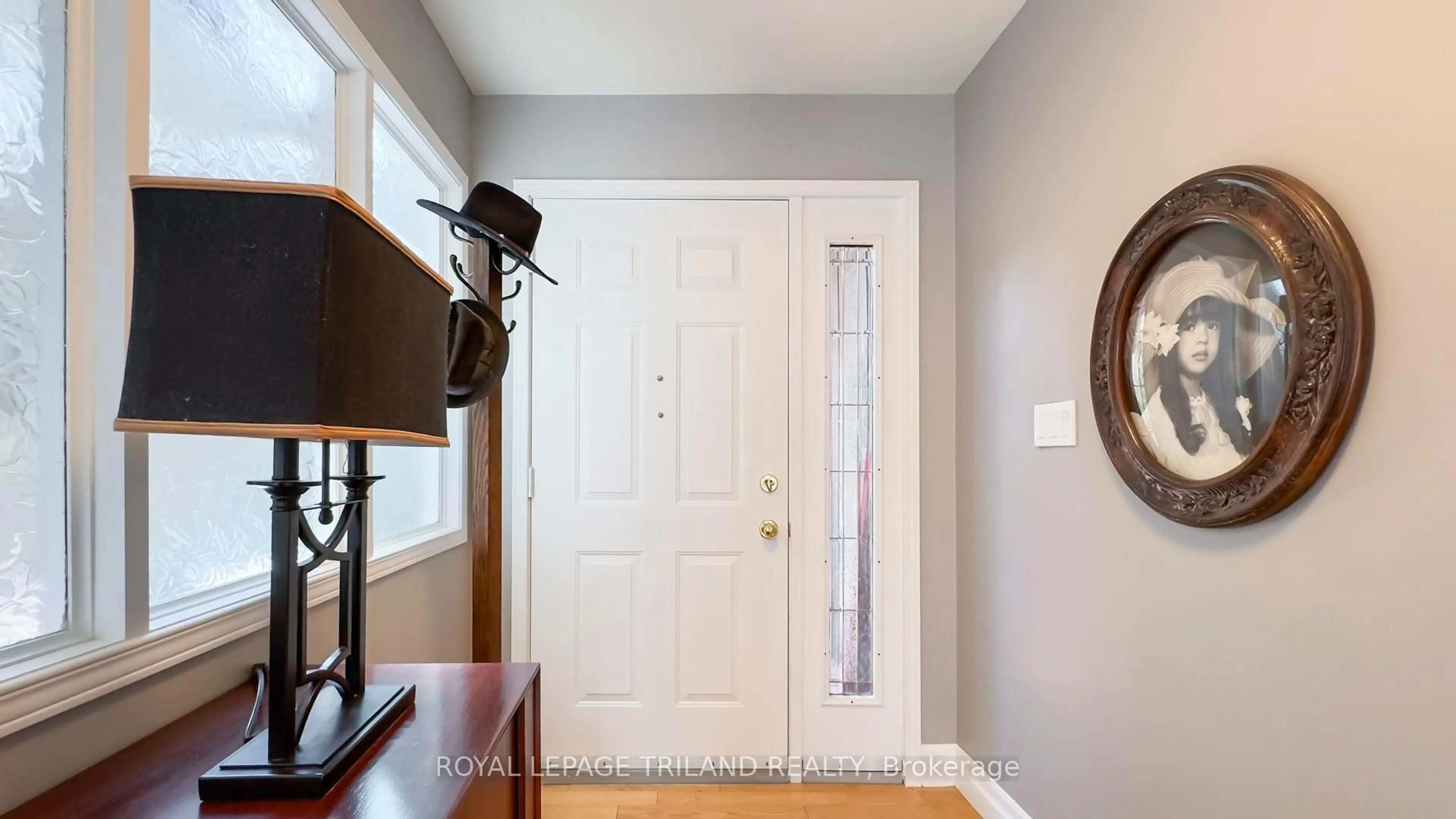 Indoor entryway for 7644 Riverside Dr, Lambton Shores Ontario N0M 2L0