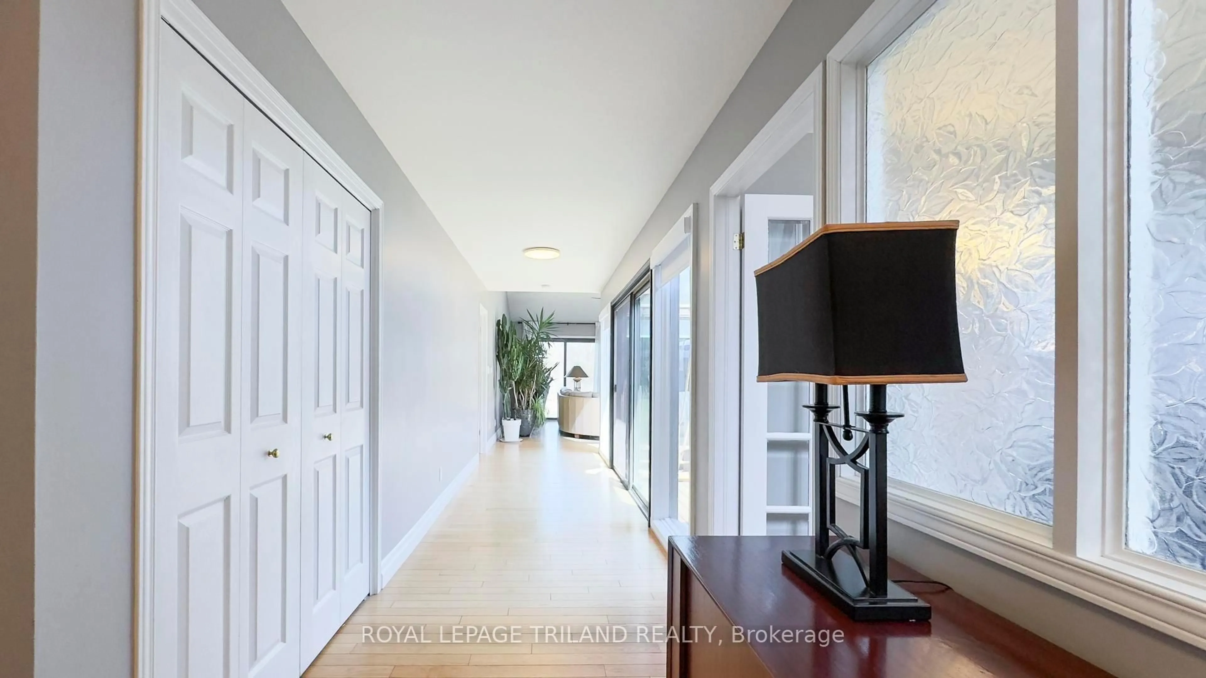 Indoor foyer for 7644 Riverside Dr, Lambton Shores Ontario N0M 2L0