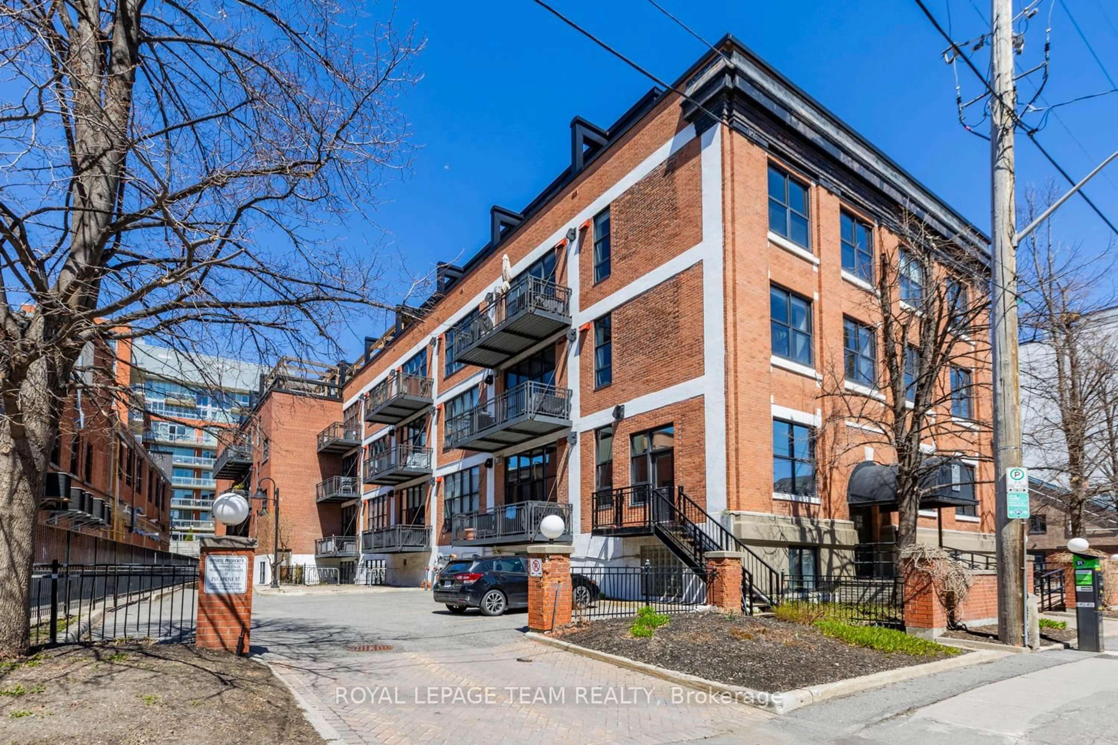 Home with brick exterior material, street for 255 Argyle Ave #109, Ottawa Ontario K2P 2N7