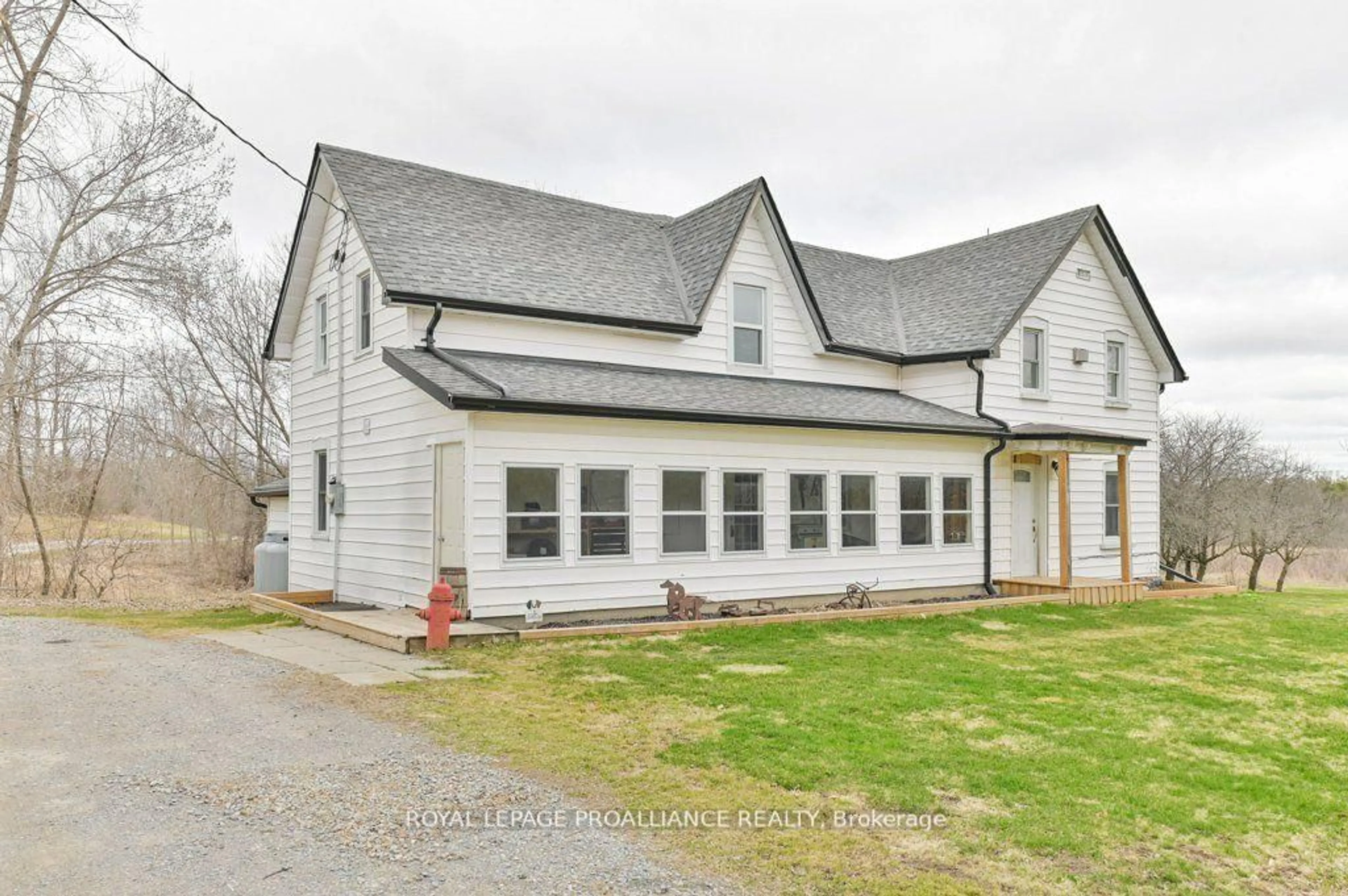 A pic from outside/outdoor area/front of a property/back of a property/a pic from drone, building for 284 Donaldson Rd, Brighton Ontario K0K 1H0
