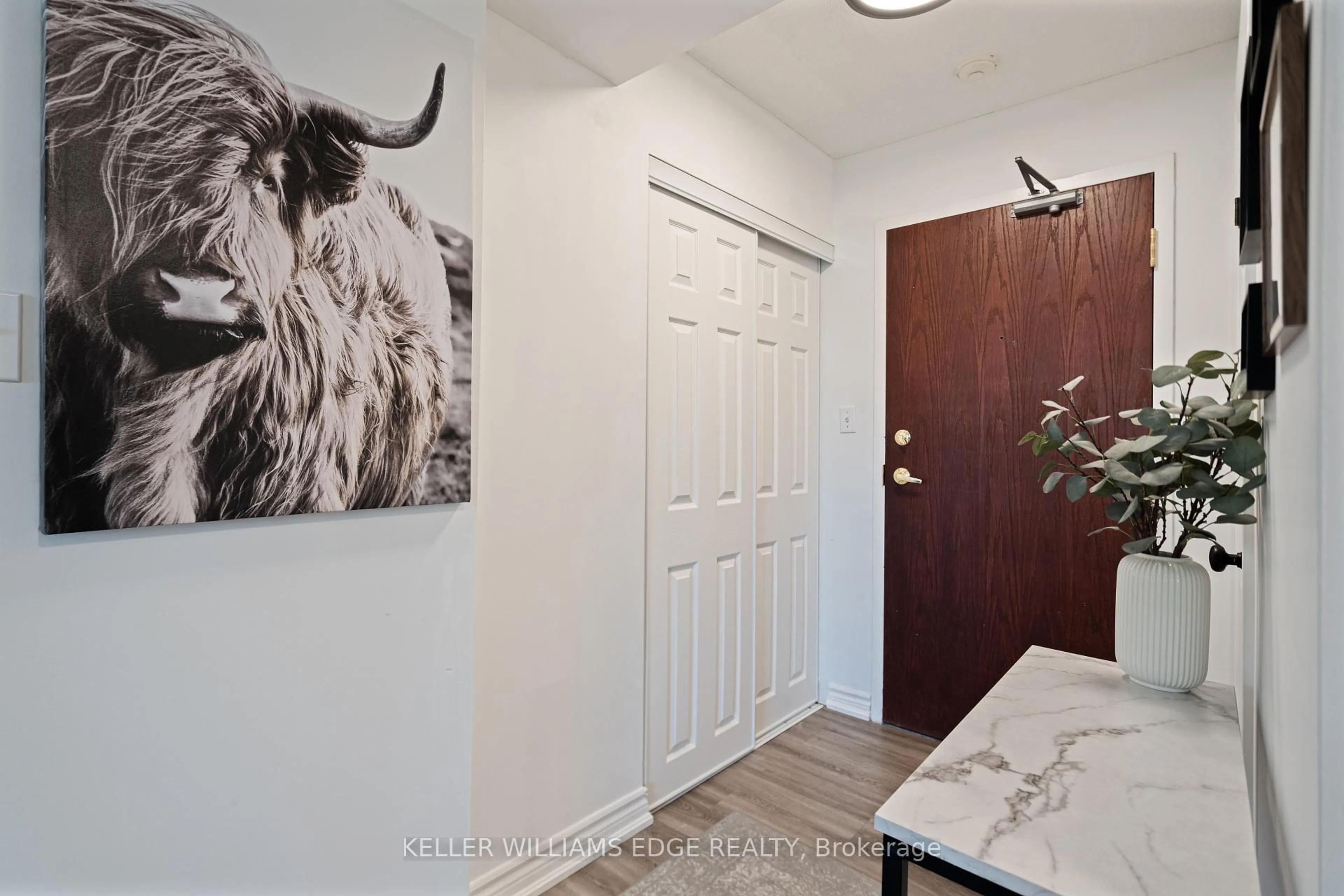 Indoor entryway for 262 Dundas St #106, Hamilton Ontario L8B 1A9