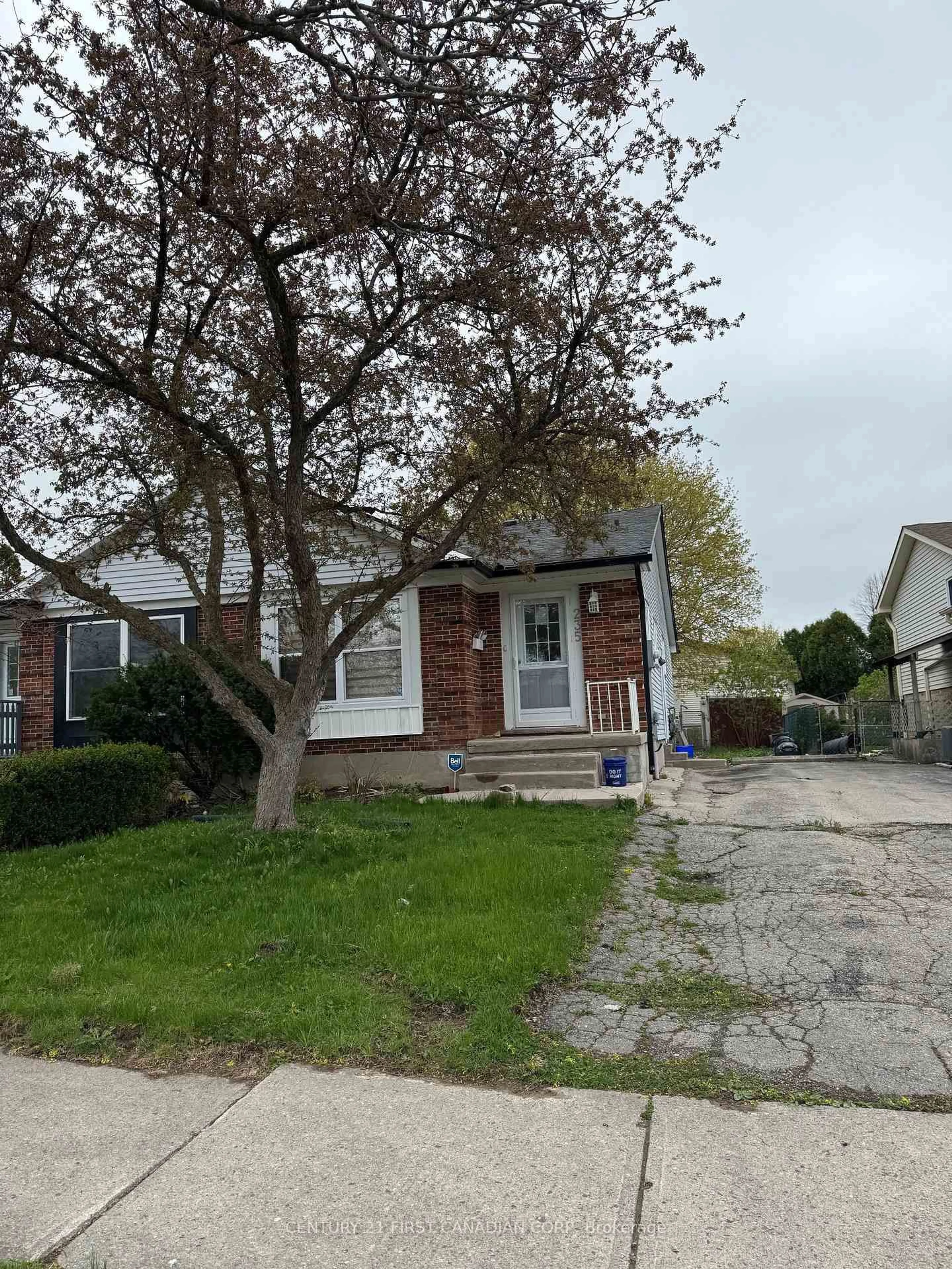 Unknown for 235 Banbury Rd, London South Ontario N5Z 4M1