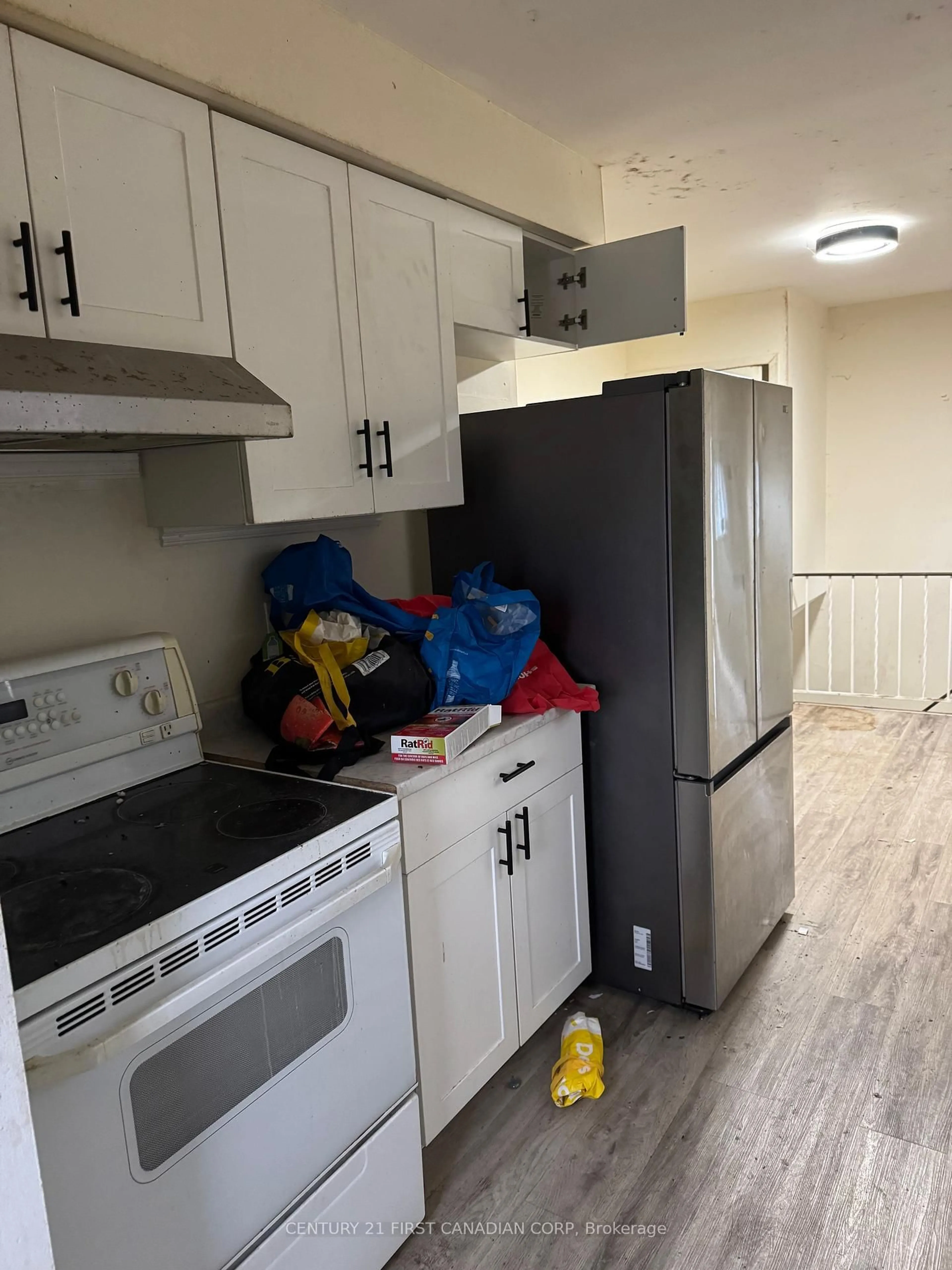 Standard kitchen, unknown for 235 Banbury Rd, London South Ontario N5Z 4M1