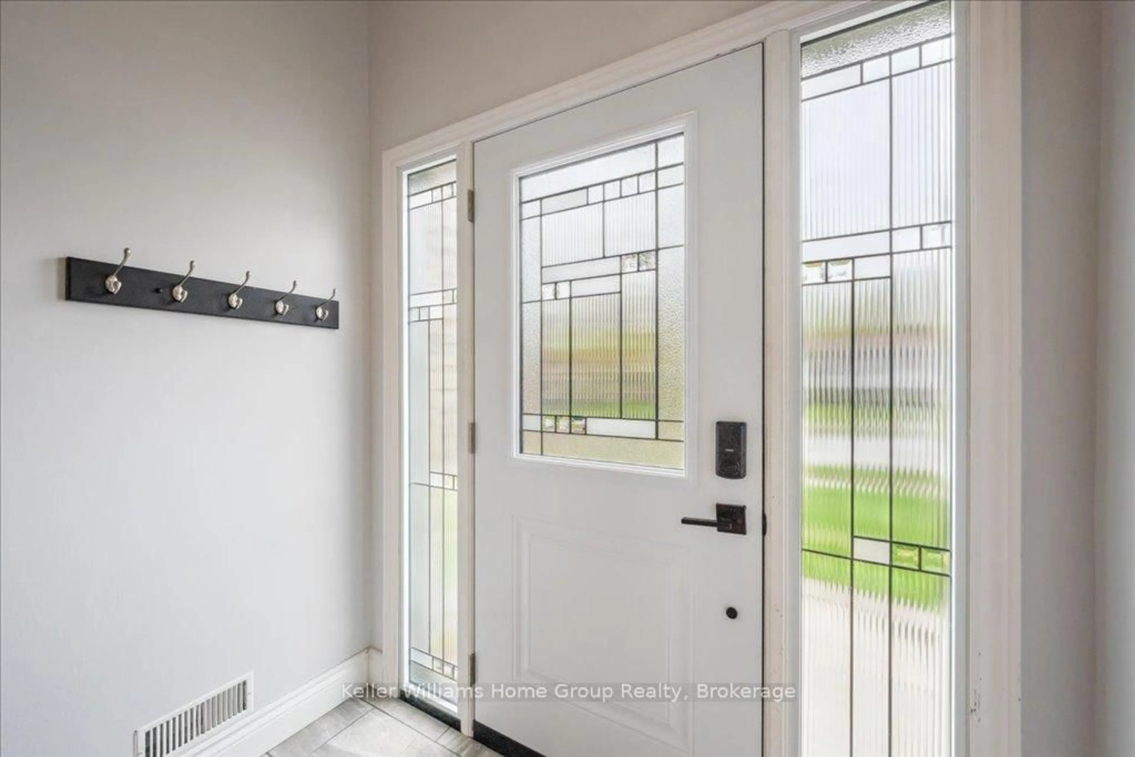 Indoor entryway for 11 Fairmeadow Dr, Guelph Ontario N1H 6X2