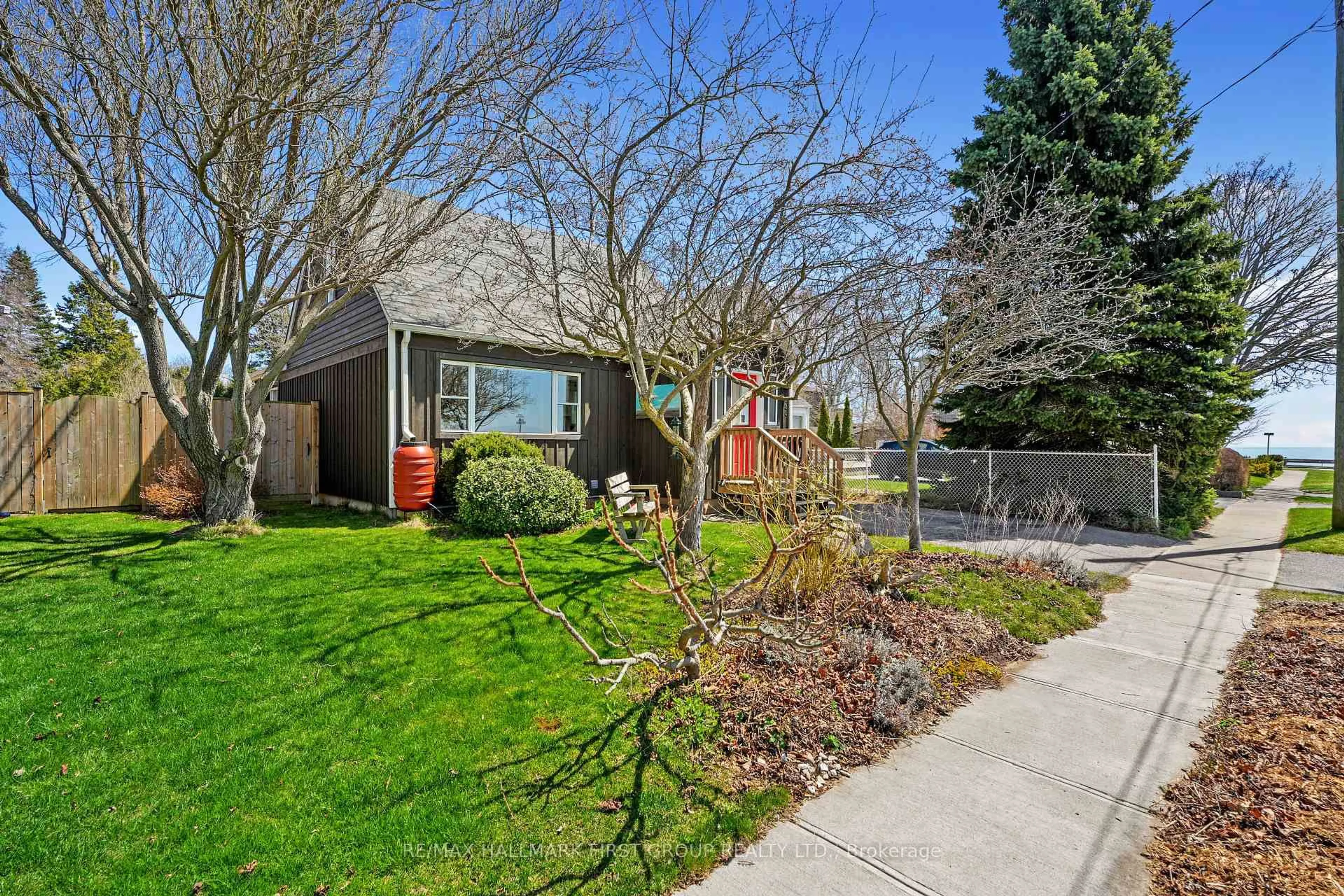 Patio, street for 130 Burnham St, Cobourg Ontario K9A 2W6