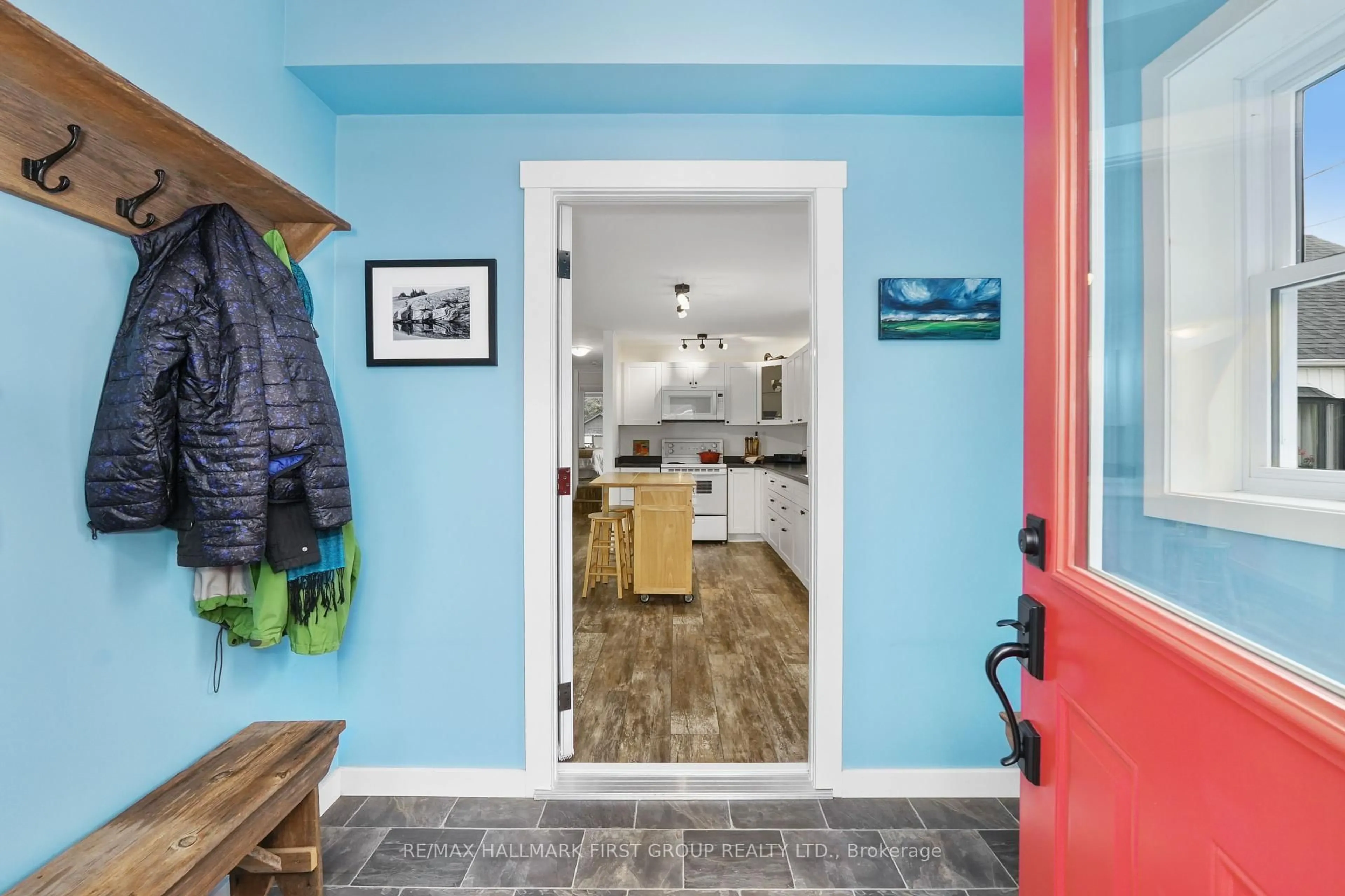 Indoor entryway for 130 Burnham St, Cobourg Ontario K9A 2W6