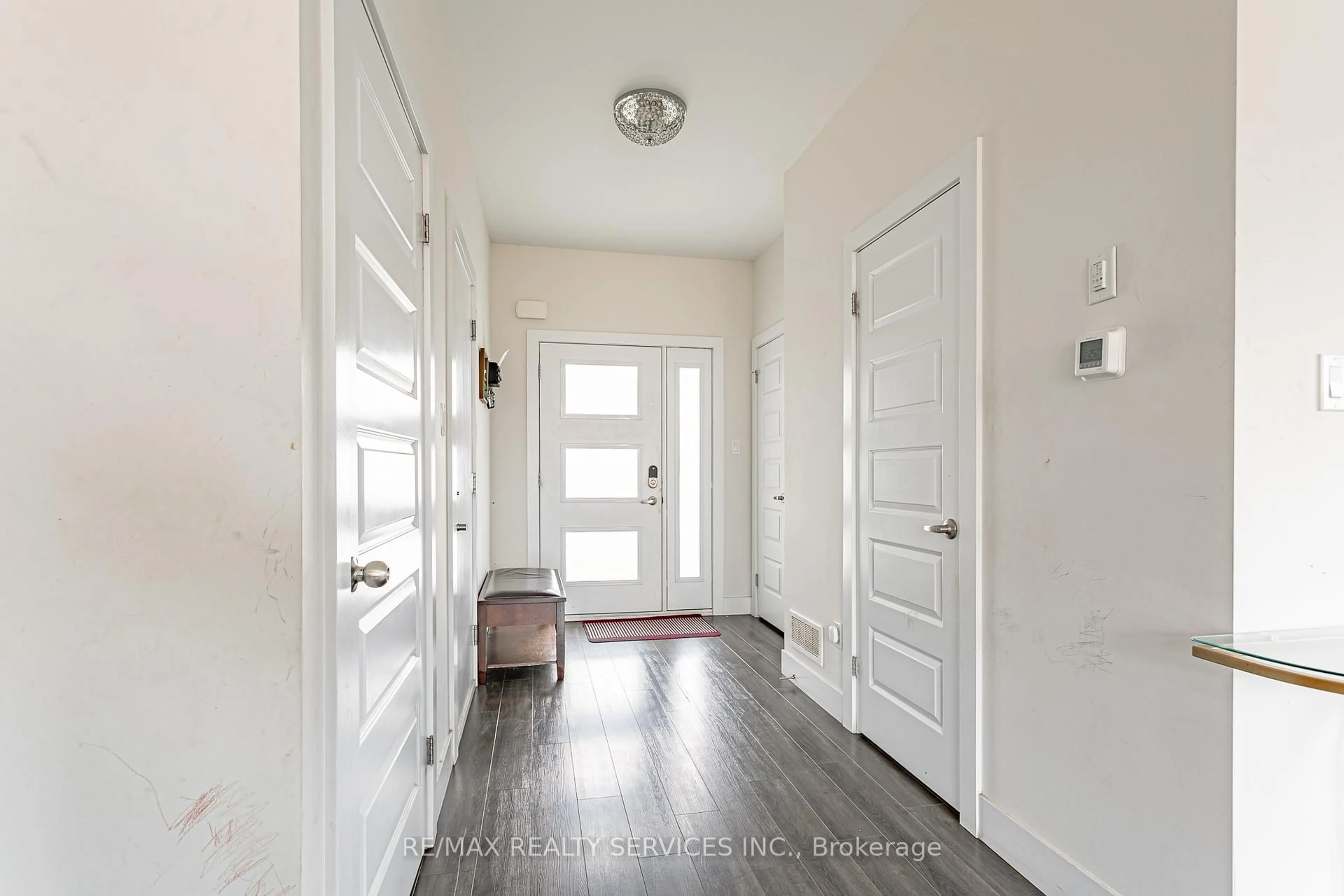 Indoor entryway for 2227 Evans Blvd, London South Ontario N6M 0H7