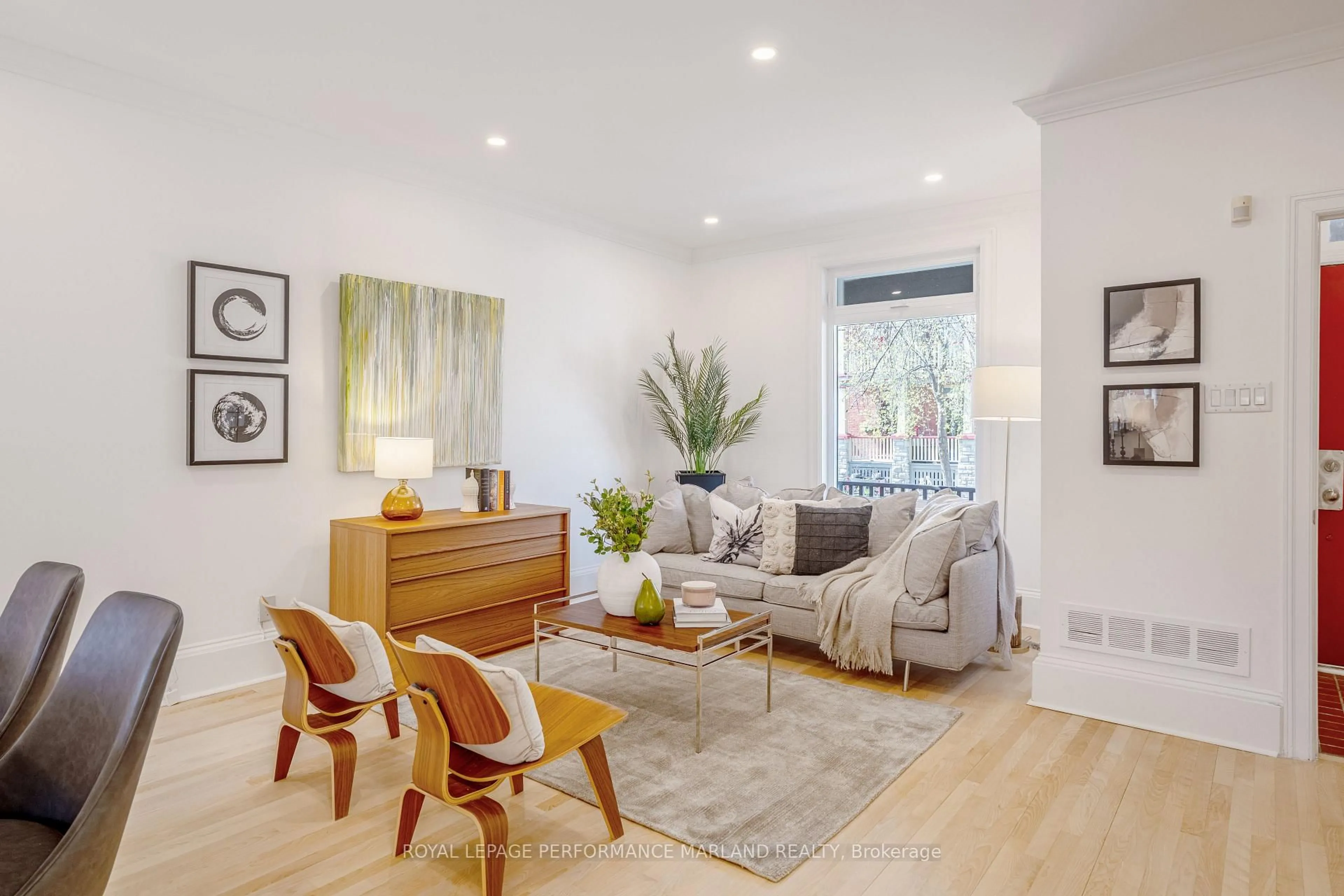 Living room with furniture, unknown for 36 Fourth Ave, Ottawa Ontario K1S 2L2