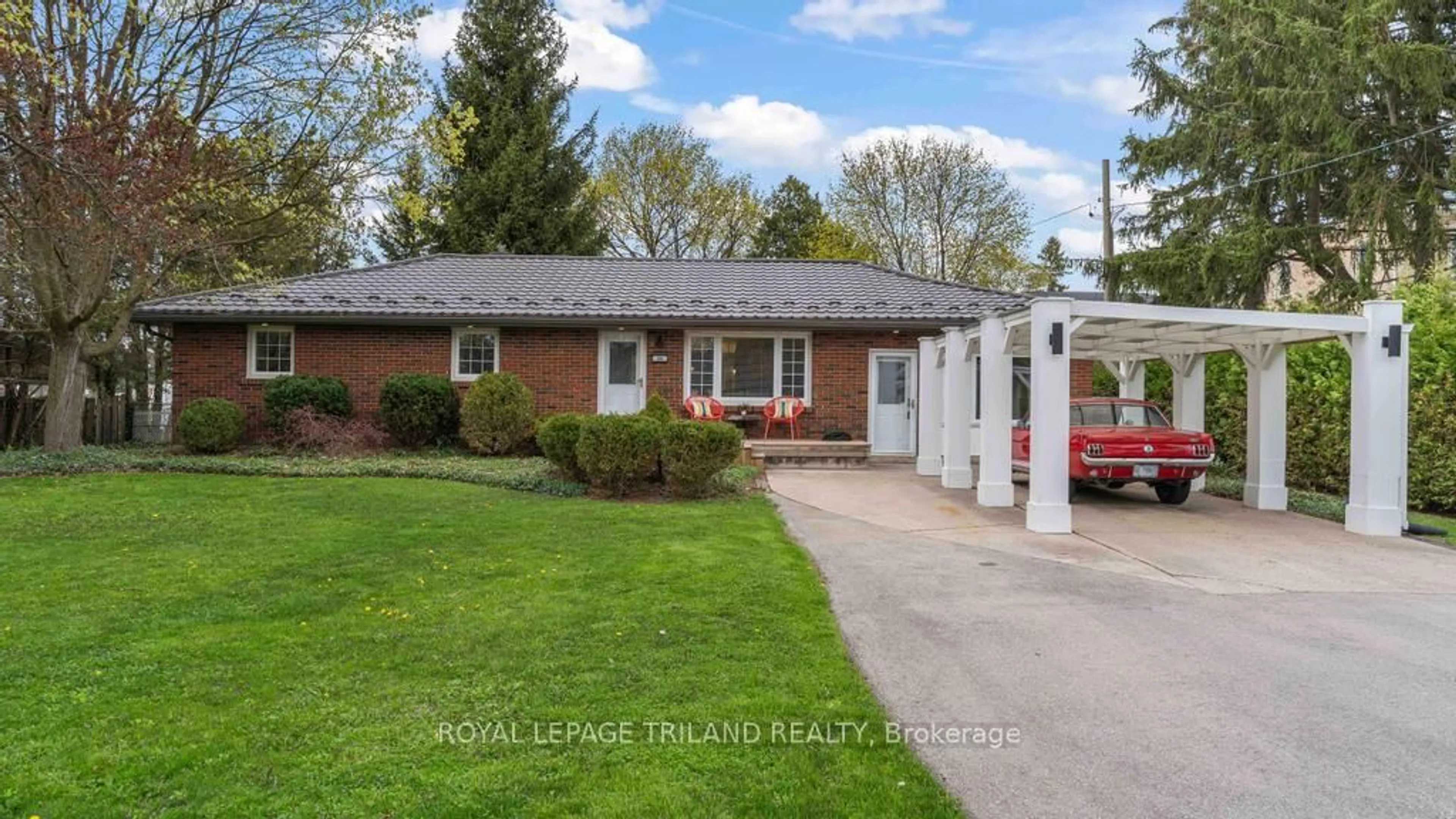 Home with brick exterior material, street for 28 SOUTH EDGEWARE Rd, St. Thomas Ontario N5P 2H3