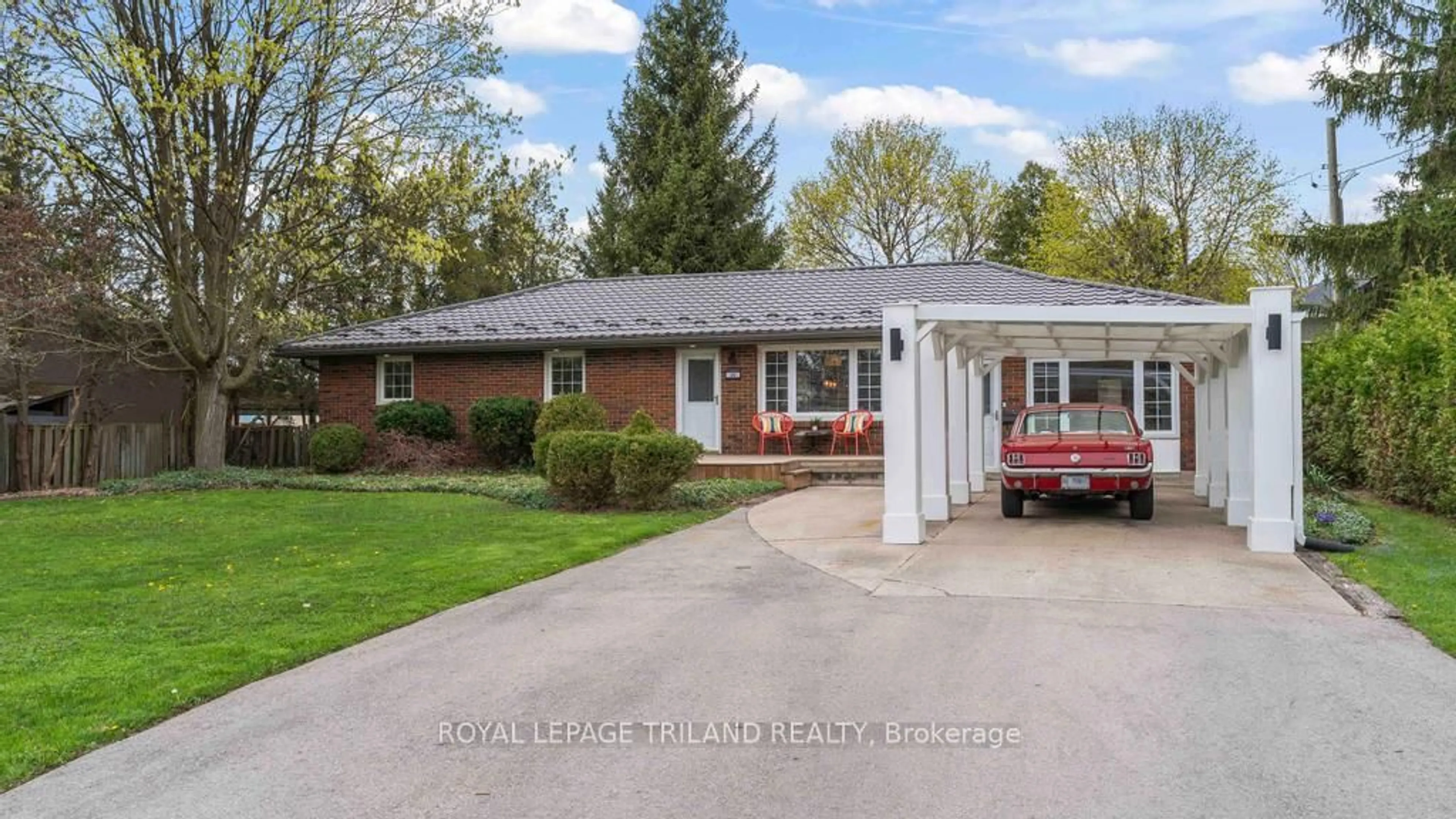 Home with brick exterior material, street for 28 SOUTH EDGEWARE Rd, St. Thomas Ontario N5P 2H3