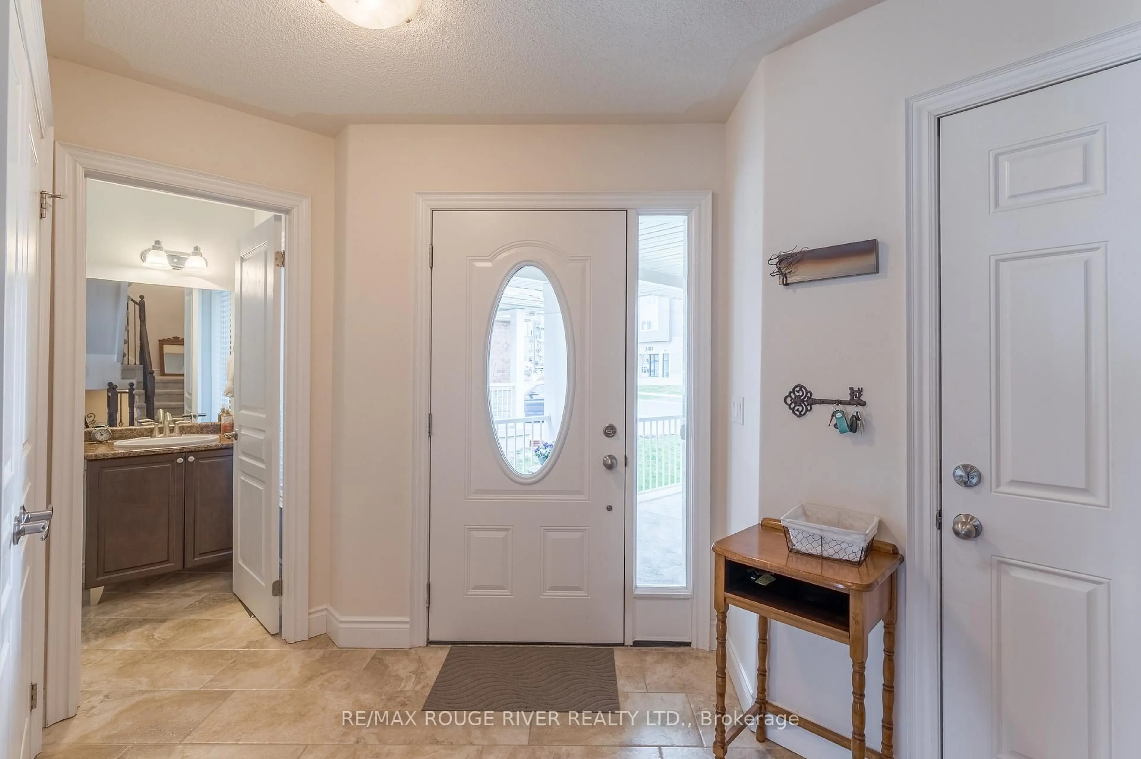 Indoor entryway for 325 Florence Dr, Smith-Ennismore-Lakefield Ontario K9J 6X3