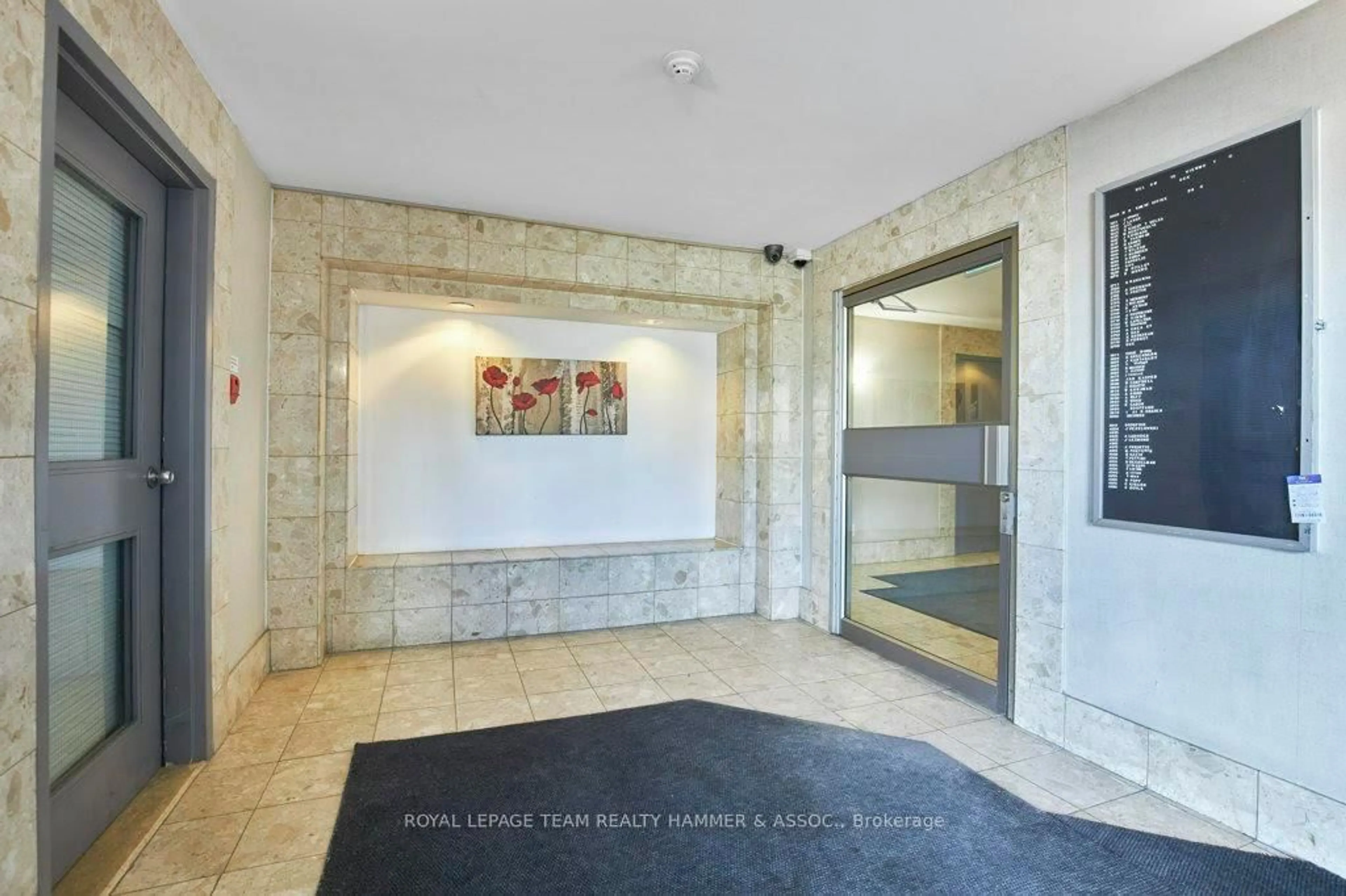 Indoor foyer for 214 Viewmount Dr #417, Ottawa Ontario K2E 7X2