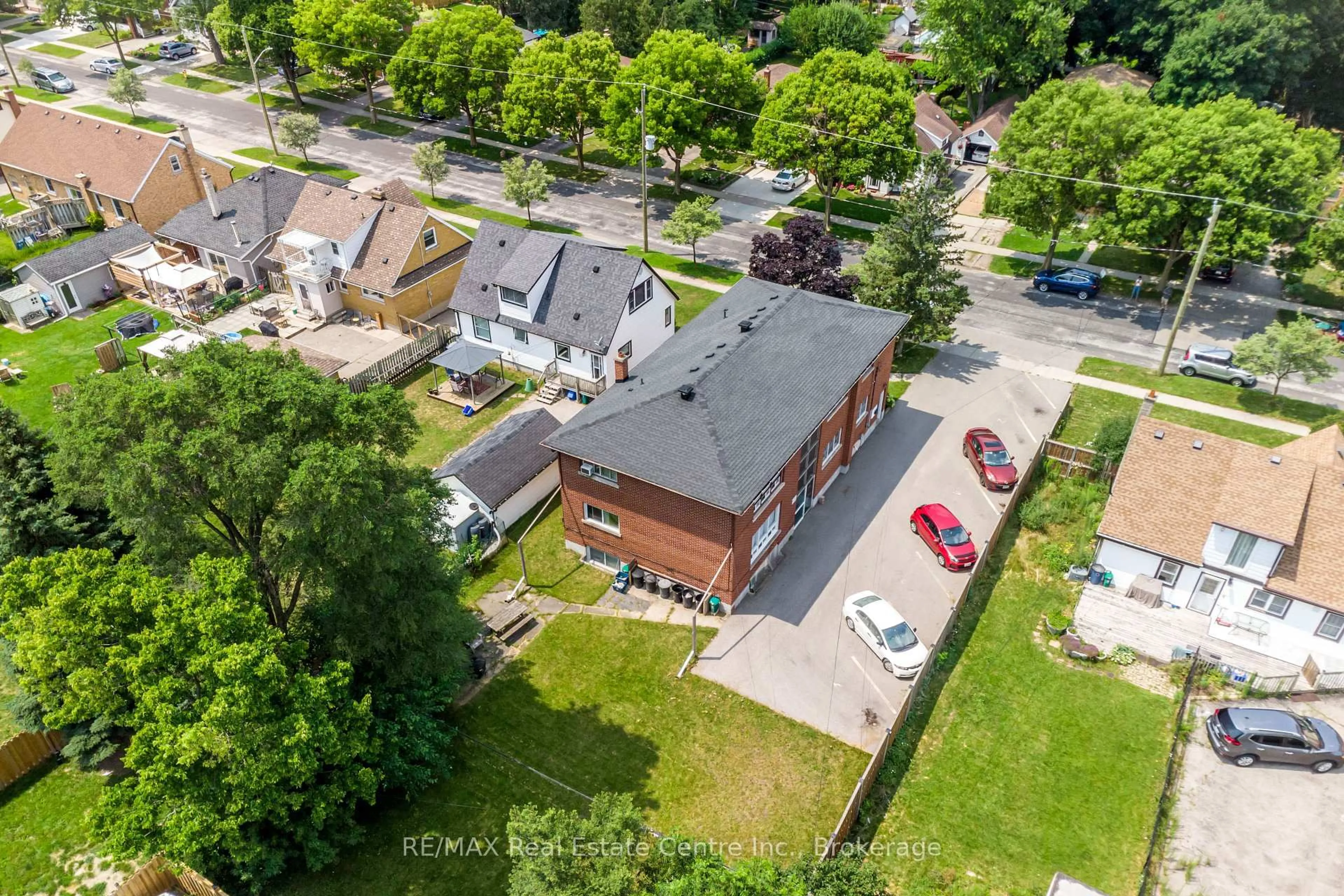 A pic from outside/outdoor area/front of a property/back of a property/a pic from drone, street for 43 6 Ave, Kitchener Ontario N2C 1P9