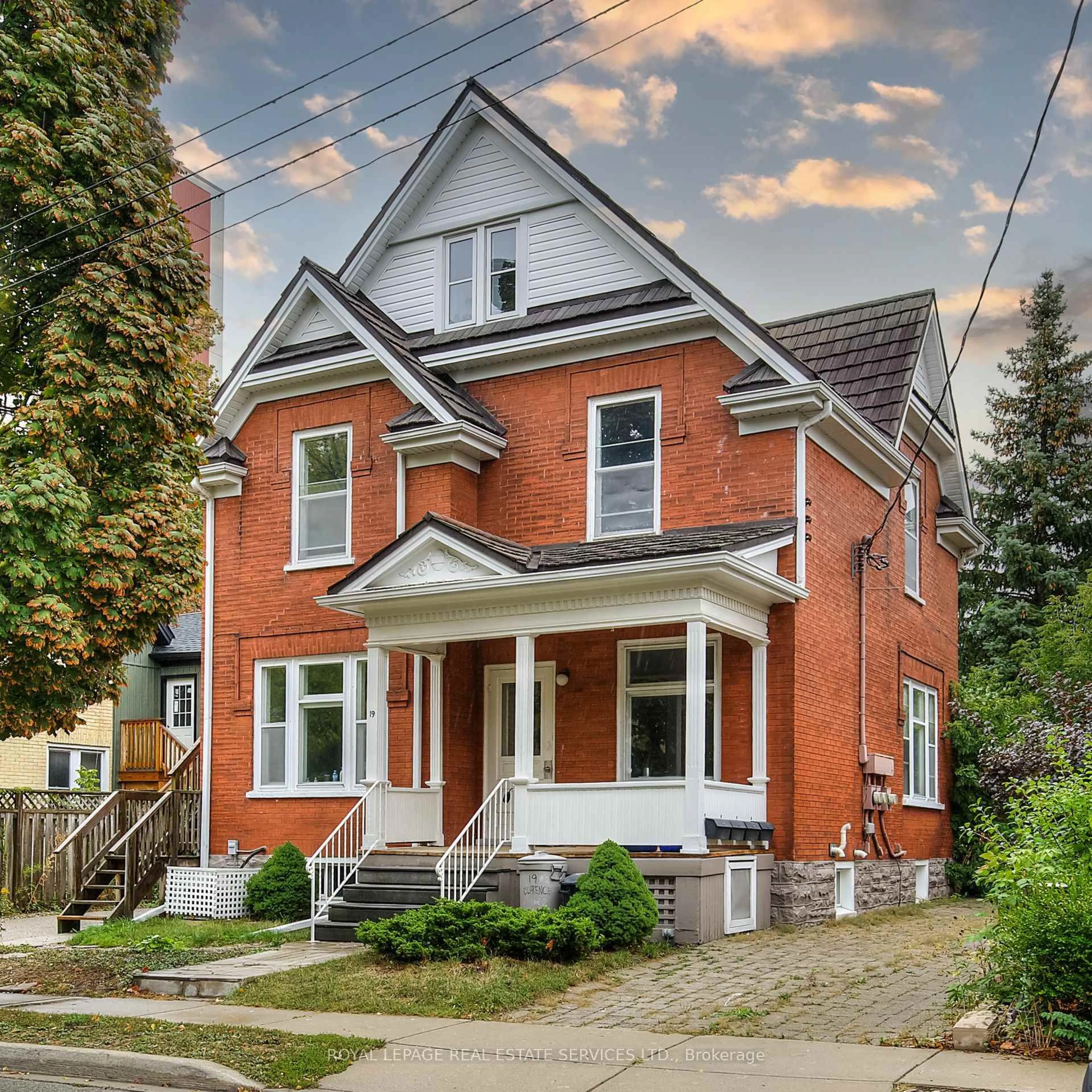 Home with brick exterior material, street for 19 Clarence Pl, Kitchener Ontario N2H 2L1