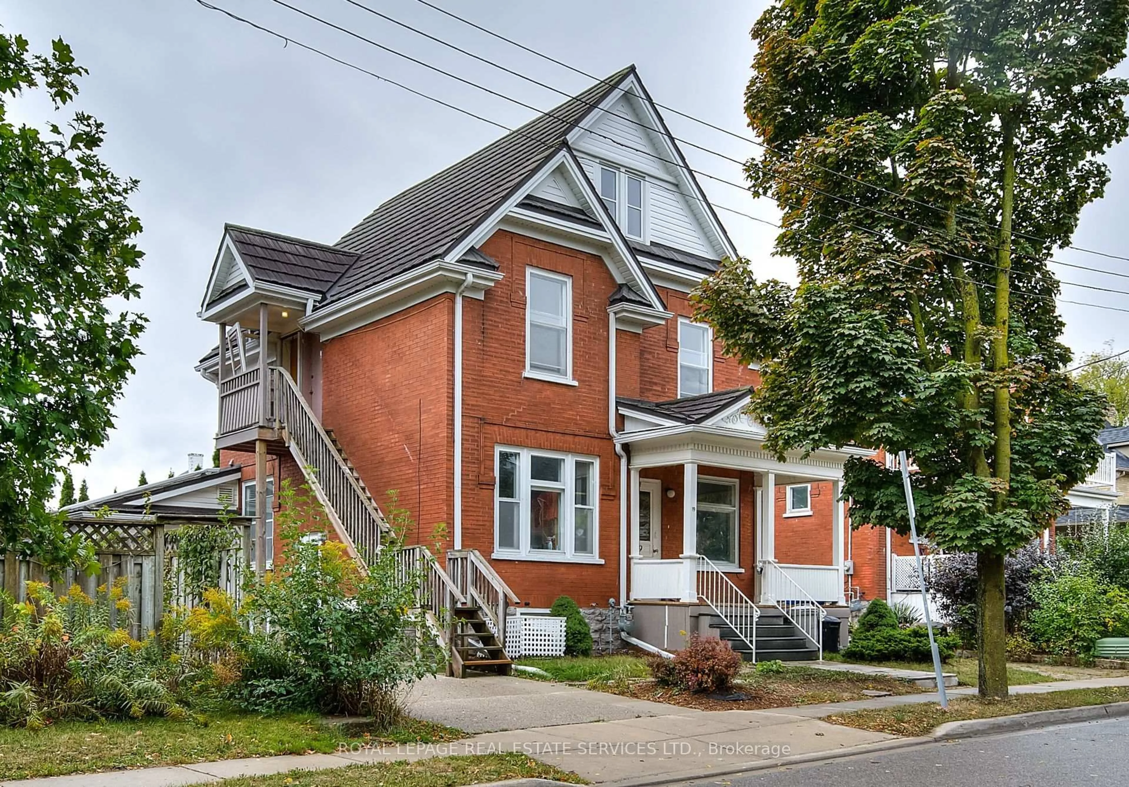 Home with brick exterior material, street for 19 Clarence Pl, Kitchener Ontario N2H 2L1