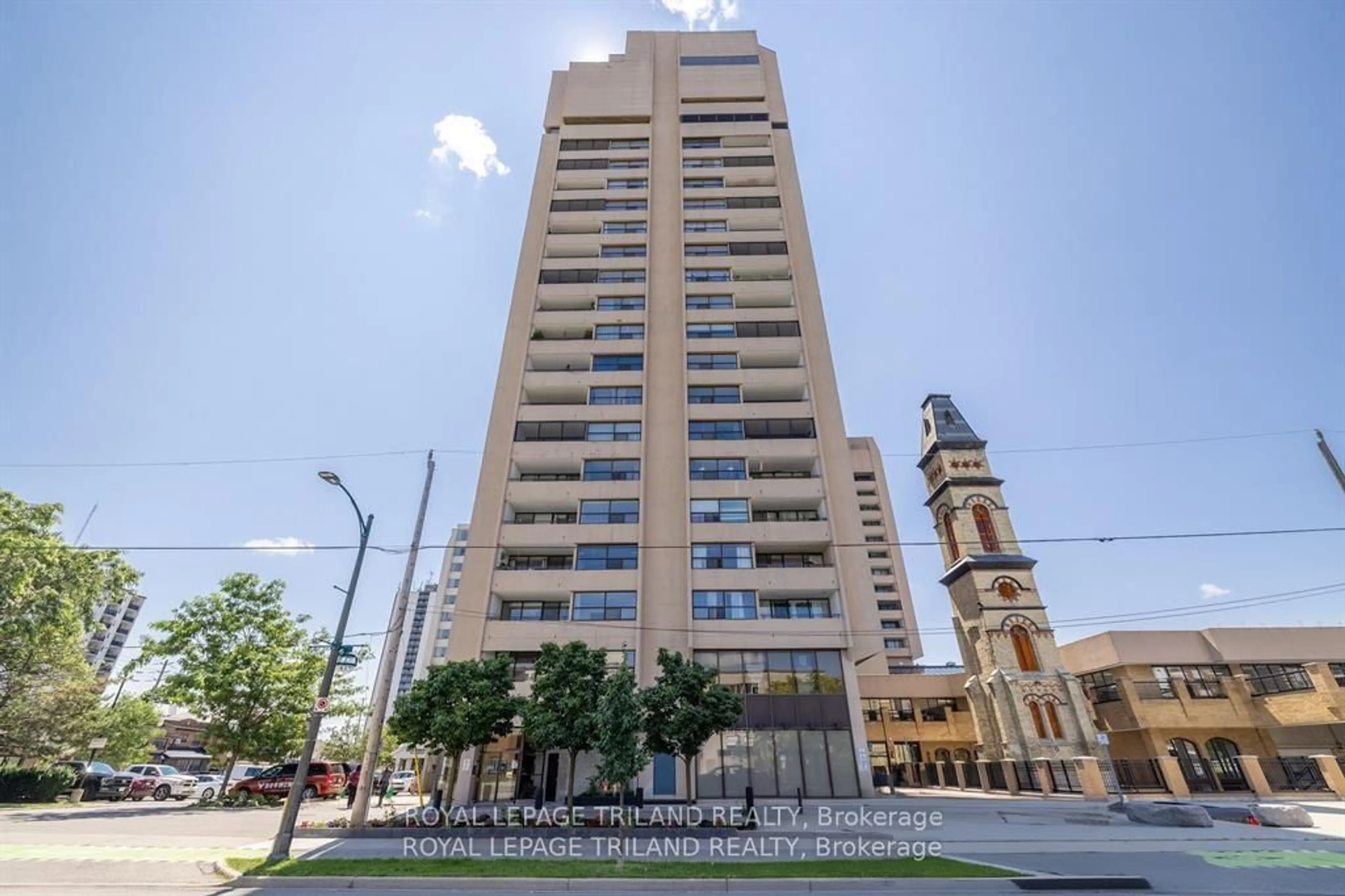 Indoor foyer for 389 DUNDAS St #2302, London East Ontario N6B 3L5