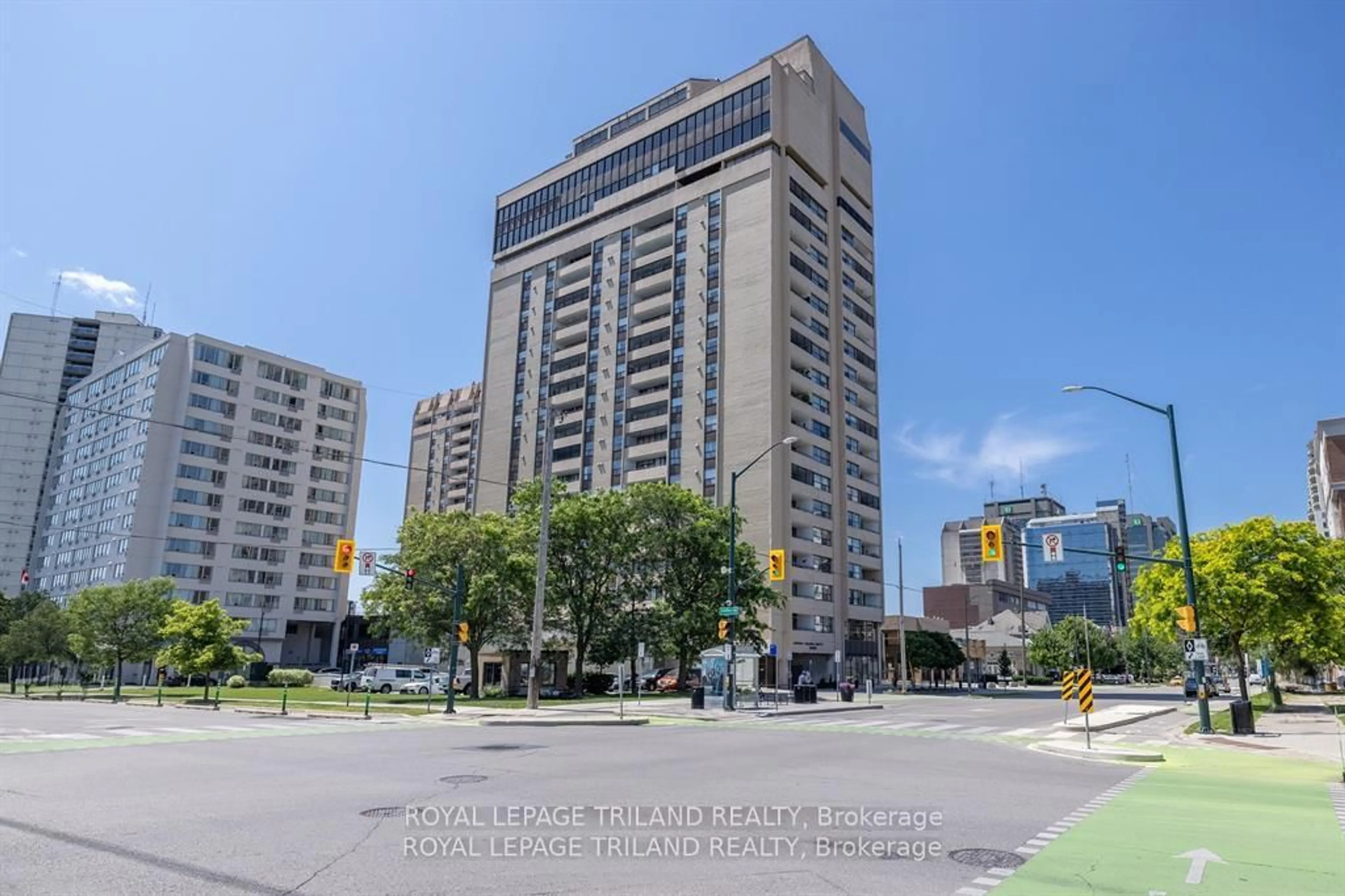 Unknown for 389 DUNDAS St #2302, London East Ontario N6B 3L5